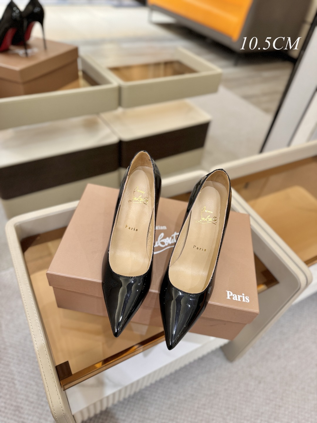 漆皮 单鞋（经典款）质感立体穿出时尚芭莎的气质优质皮里更加柔软透气，无敌瘦腿，穿上立马拉升腿的长度～涵深