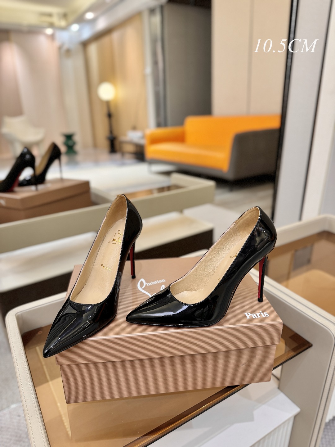 漆皮 单鞋（经典款）质感立体穿出时尚芭莎的气质优质皮里更加柔软透气，无敌瘦腿，穿上立马拉升腿的长度～涵深