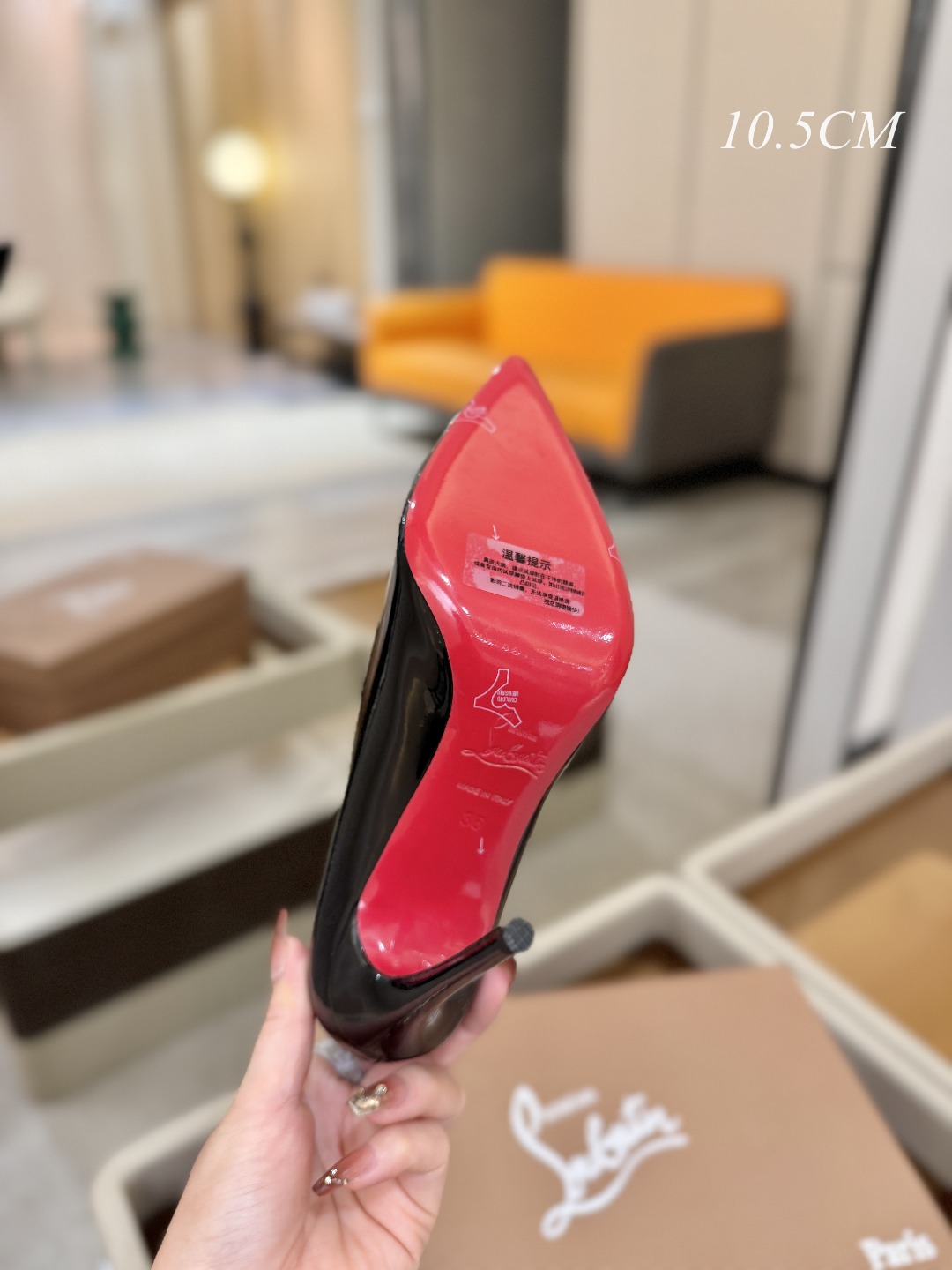 漆皮 单鞋（经典款）质感立体穿出时尚芭莎的气质优质皮里更加柔软透气，无敌瘦腿，穿上立马拉升腿的长度～涵深