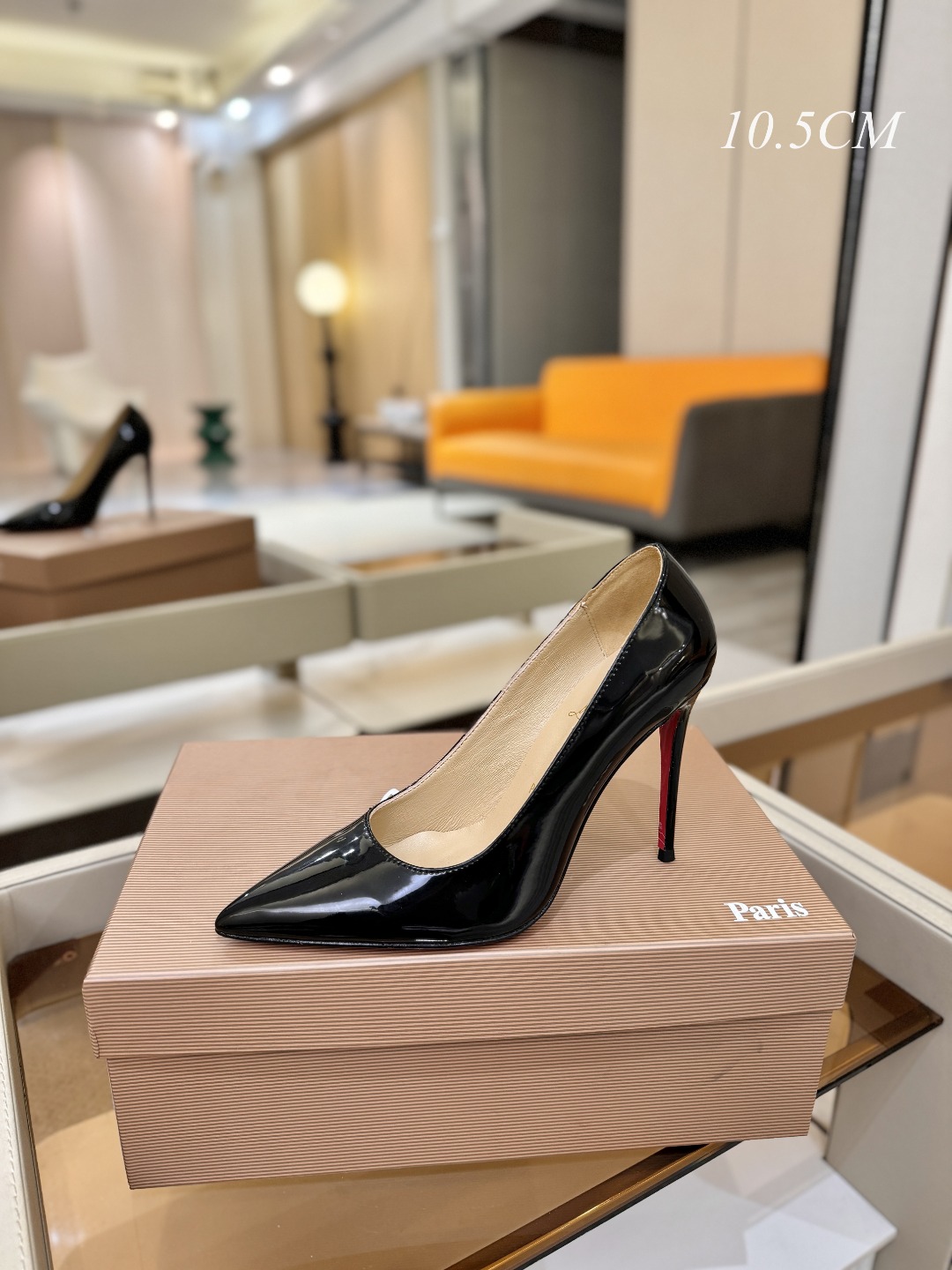 漆皮 单鞋（经典款）质感立体穿出时尚芭莎的气质优质皮里更加柔软透气，无敌瘦腿，穿上立马拉升腿的长度～涵深