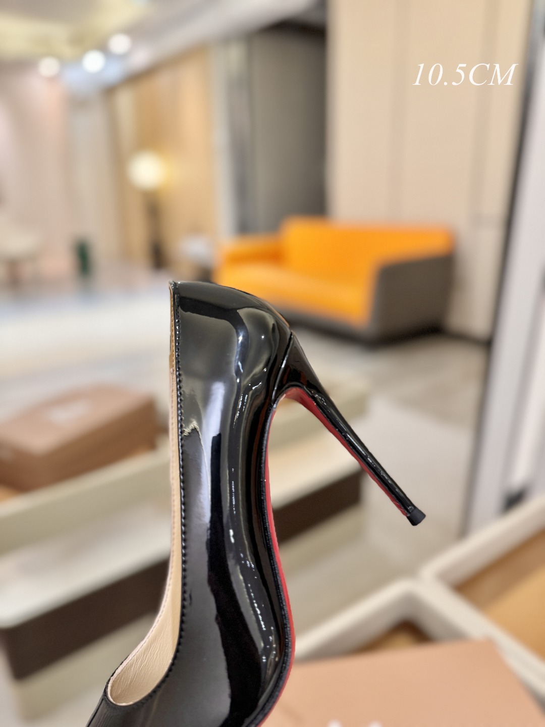 漆皮 单鞋（经典款）质感立体穿出时尚芭莎的气质优质皮里更加柔软透气，无敌瘦腿，穿上立马拉升腿的长度～涵深