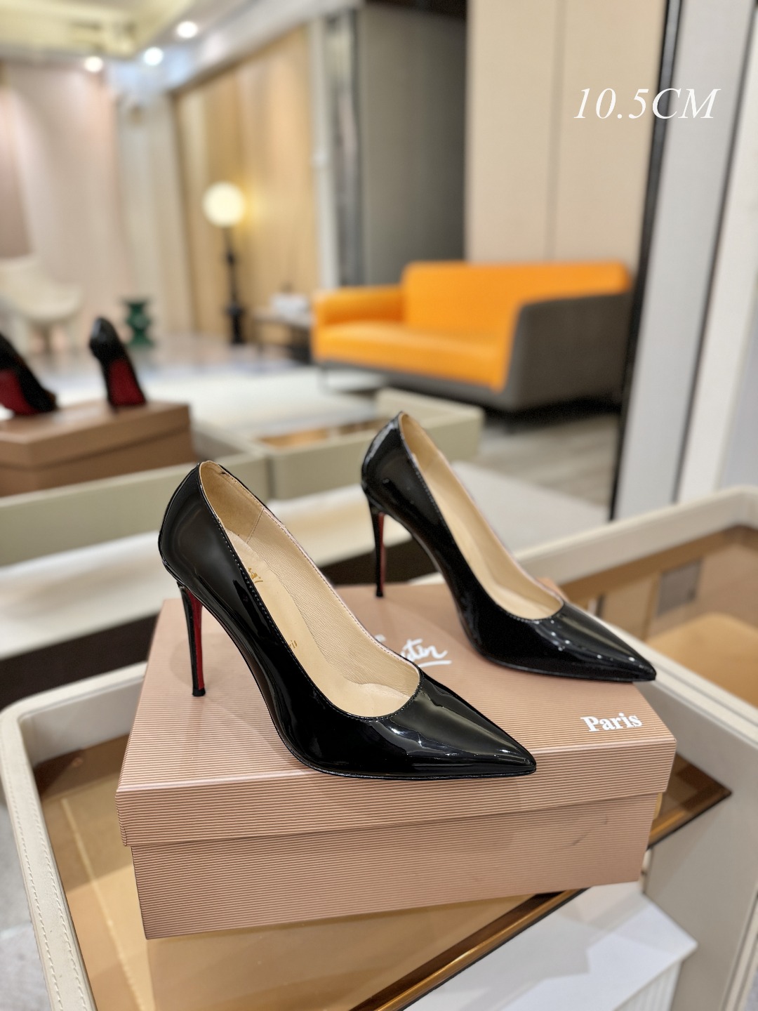 漆皮 单鞋（经典款）质感立体穿出时尚芭莎的气质优质皮里更加柔软透气，无敌瘦腿，穿上立马拉升腿的长度～涵深