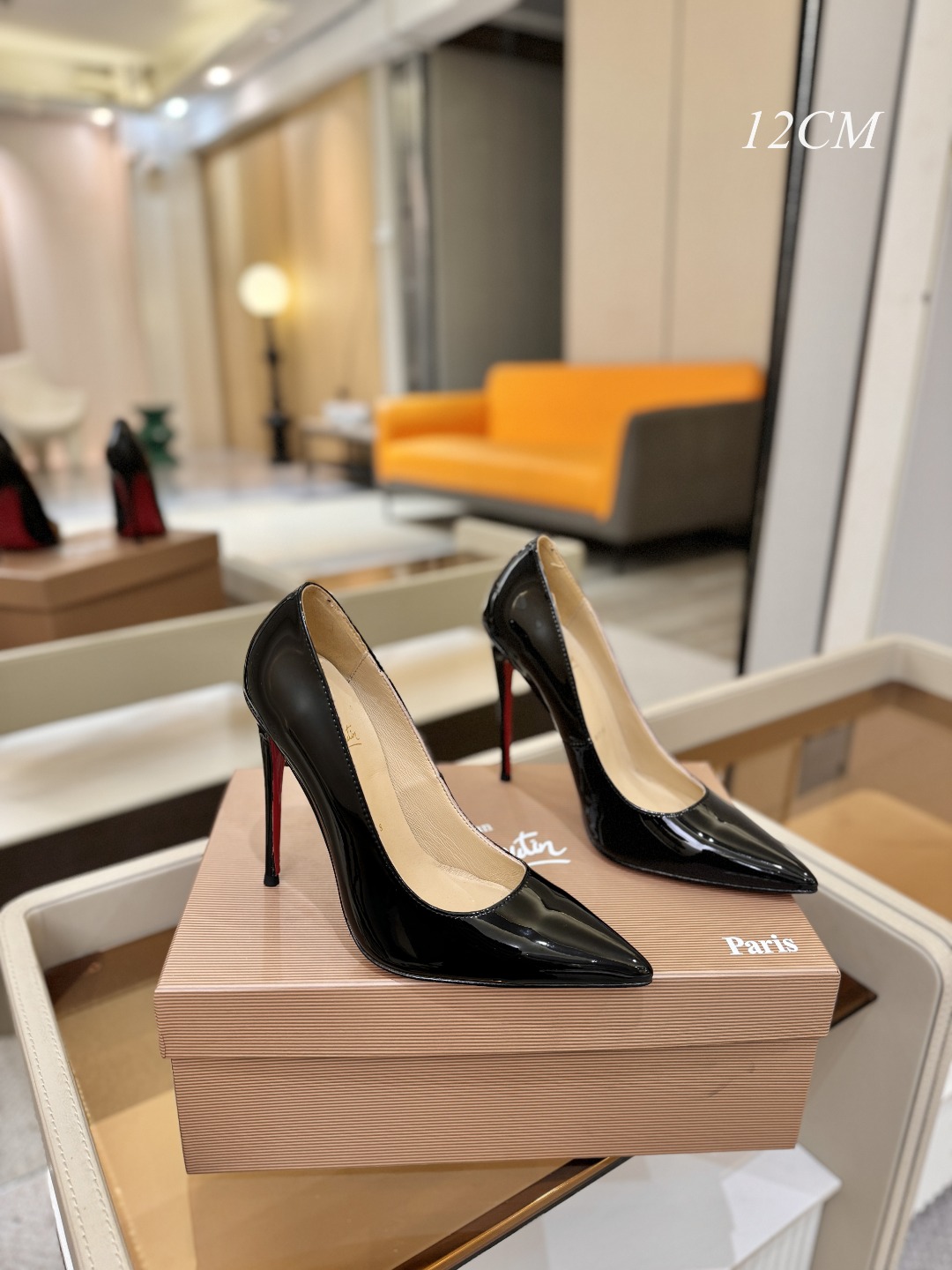 漆皮 单鞋（经典款）质感立体穿出时尚芭莎的气质优质皮里更加柔软透气，无敌瘦腿，穿上立马拉升腿的长度～涵深