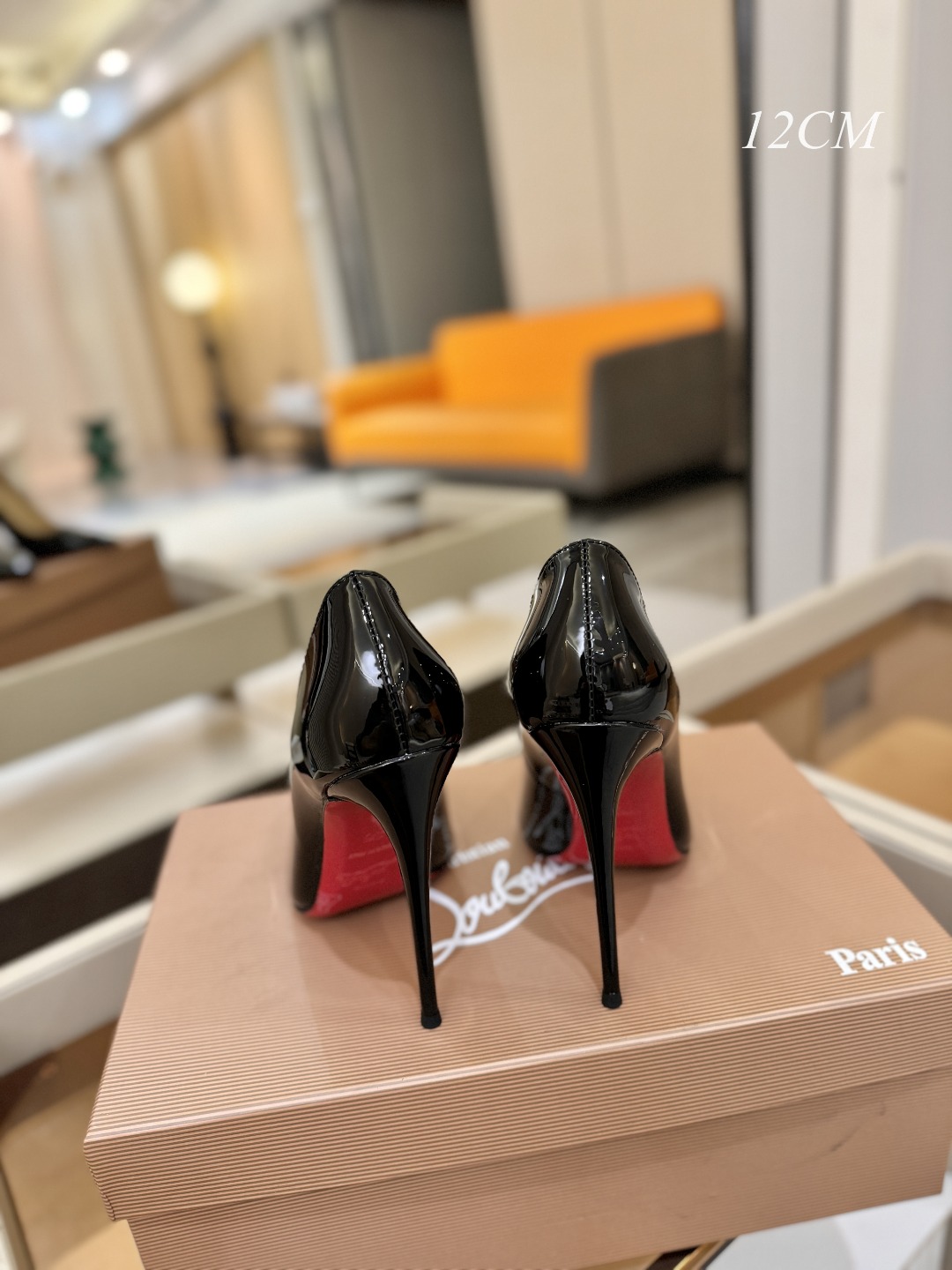 漆皮 单鞋（经典款）质感立体穿出时尚芭莎的气质优质皮里更加柔软透气，无敌瘦腿，穿上立马拉升腿的长度～涵深