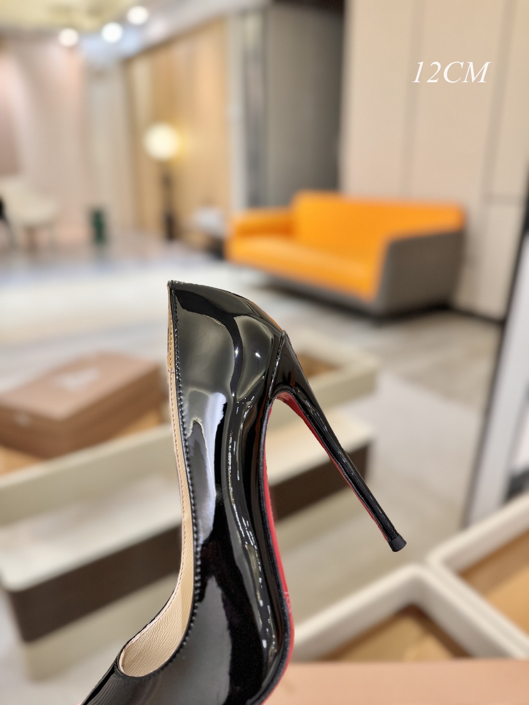 漆皮 单鞋（经典款）质感立体穿出时尚芭莎的气质优质皮里更加柔软透气，无敌瘦腿，穿上立马拉升腿的长度～涵深