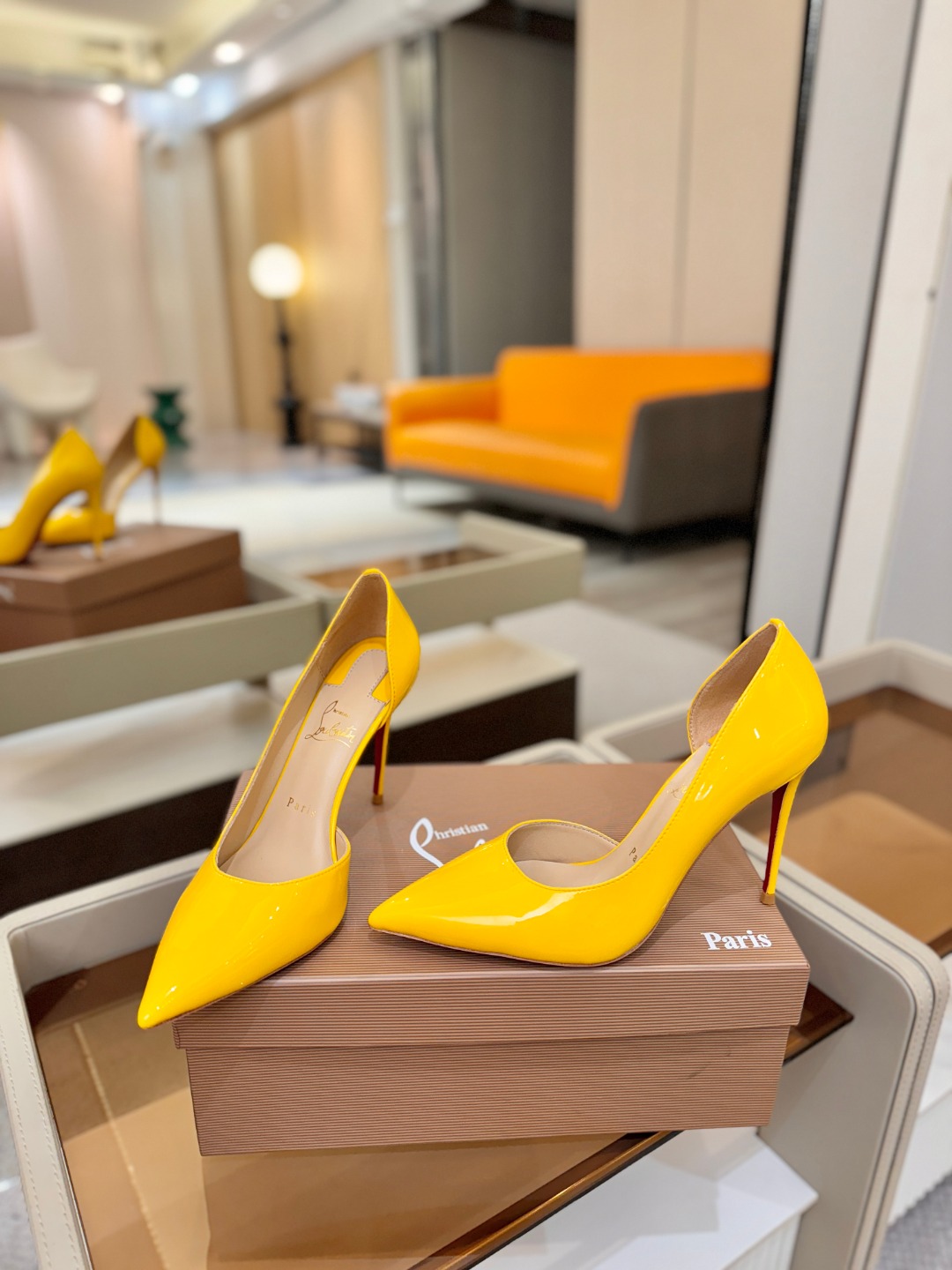 侧空单鞋（经典款）质感立体穿出时尚芭莎的气质优质皮里更加柔软透气，无敌瘦腿，穿上立马拉升腿的长度～涵深刻