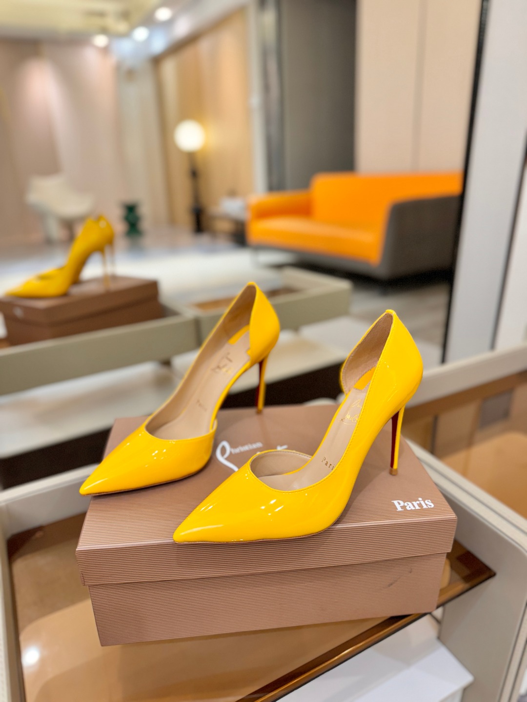 侧空单鞋（经典款）质感立体穿出时尚芭莎的气质优质皮里更加柔软透气，无敌瘦腿，穿上立马拉升腿的长度～涵深刻