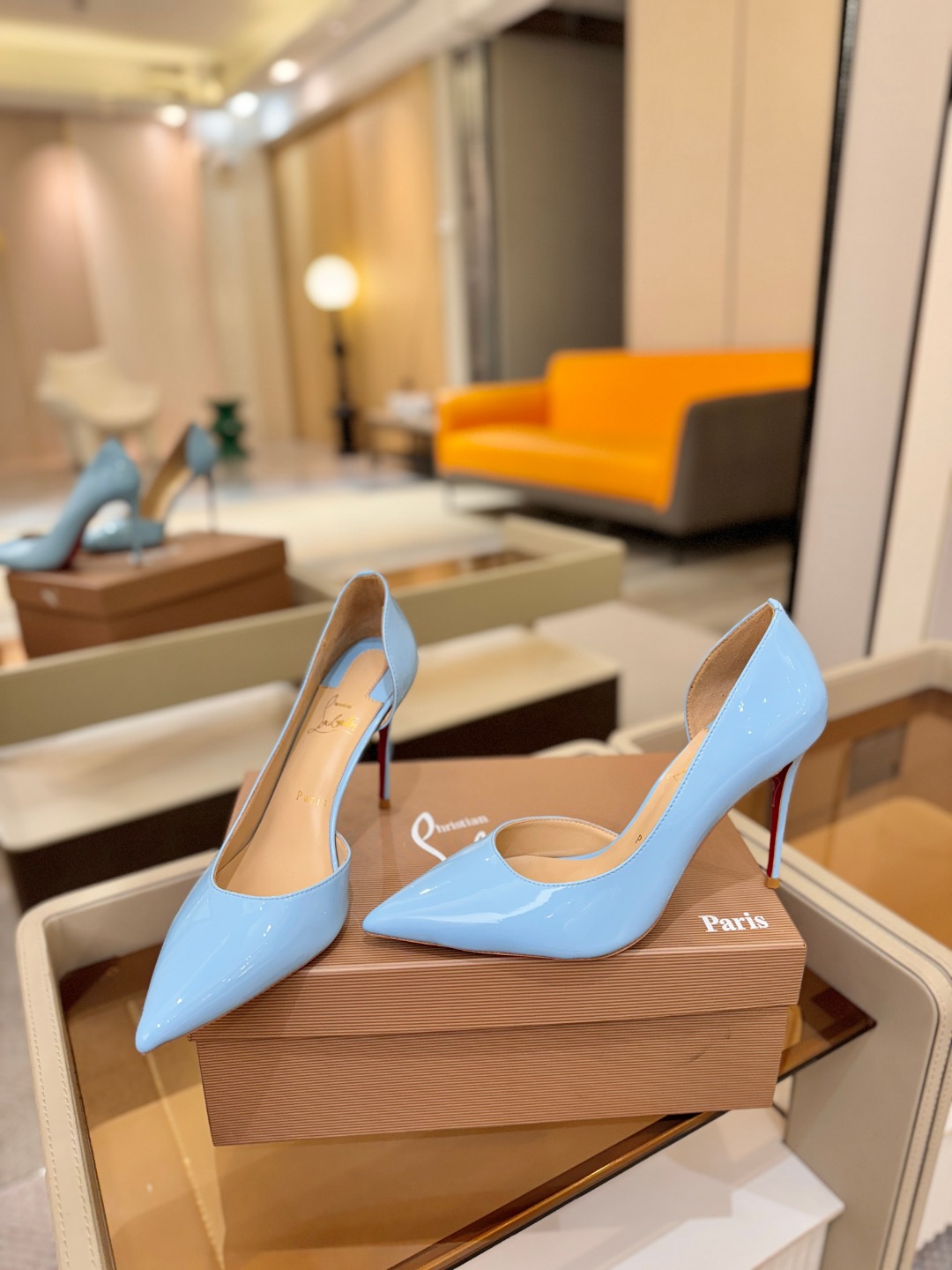 侧空单鞋（经典款）质感立体穿出时尚芭莎的气质优质皮里更加柔软透气，无敌瘦腿，穿上立马拉升腿的长度～涵深刻