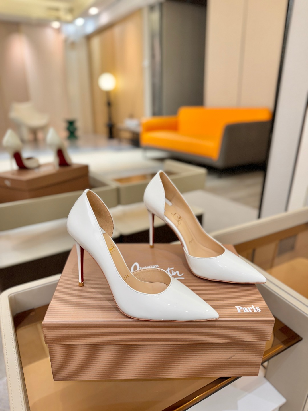 侧空单鞋（经典款）质感立体穿出时尚芭莎的气质优质皮里更加柔软透气，无敌瘦腿，穿上立马拉升腿的长度～涵深刻