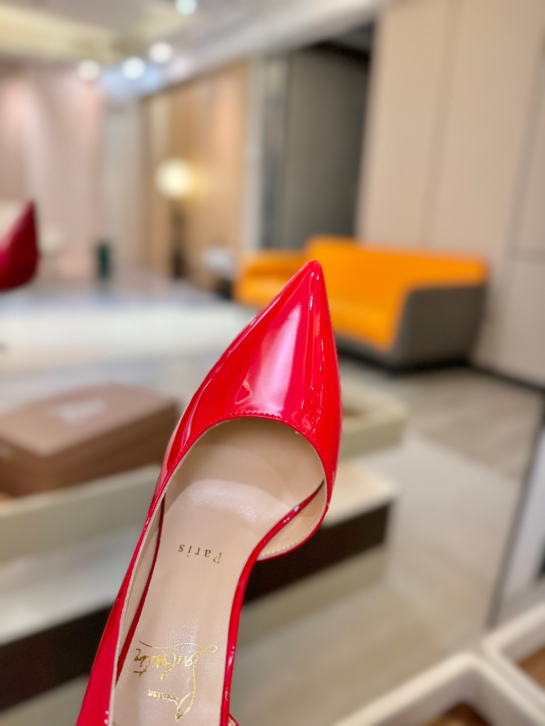 侧空单鞋（经典款）质感立体穿出时尚芭莎的气质优质皮里更加柔软透气，无敌瘦腿，穿上立马拉升腿的长度～涵深刻