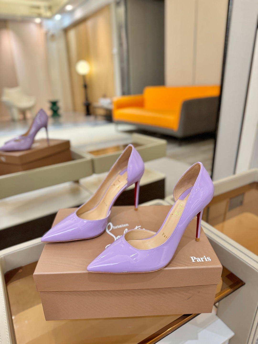 侧空单鞋（经典款）质感立体穿出时尚芭莎的气质优质皮里更加柔软透气，无敌瘦腿，穿上立马拉升腿的长度～涵深刻