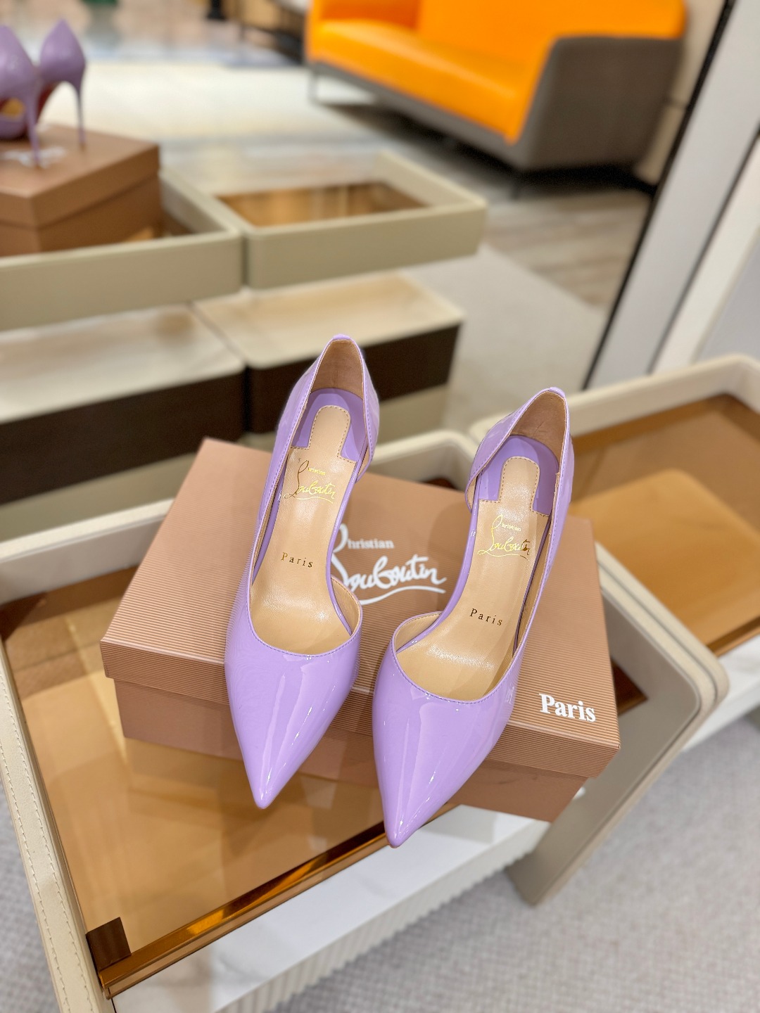 侧空单鞋（经典款）质感立体穿出时尚芭莎的气质优质皮里更加柔软透气，无敌瘦腿，穿上立马拉升腿的长度～涵深刻