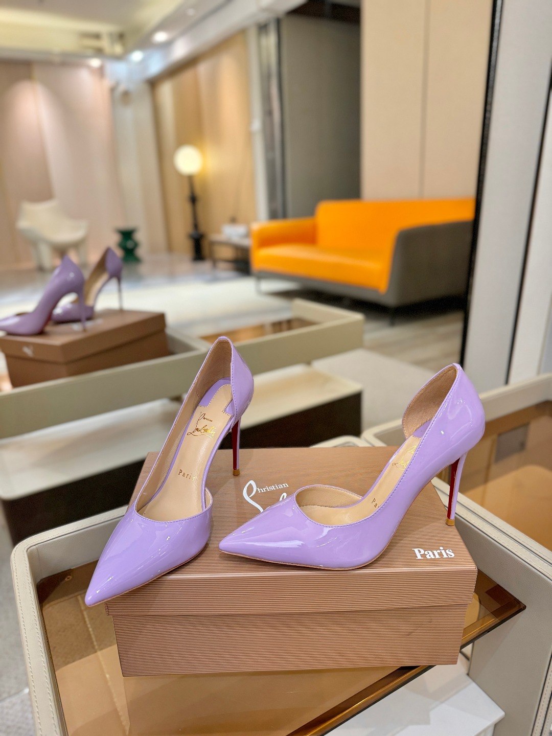 侧空单鞋（经典款）质感立体穿出时尚芭莎的气质优质皮里更加柔软透气，无敌瘦腿，穿上立马拉升腿的长度～涵深刻