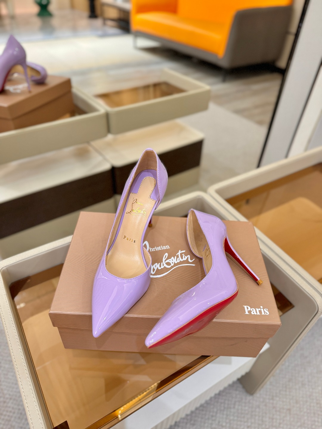 侧空单鞋（经典款）质感立体穿出时尚芭莎的气质优质皮里更加柔软透气，无敌瘦腿，穿上立马拉升腿的长度～涵深刻