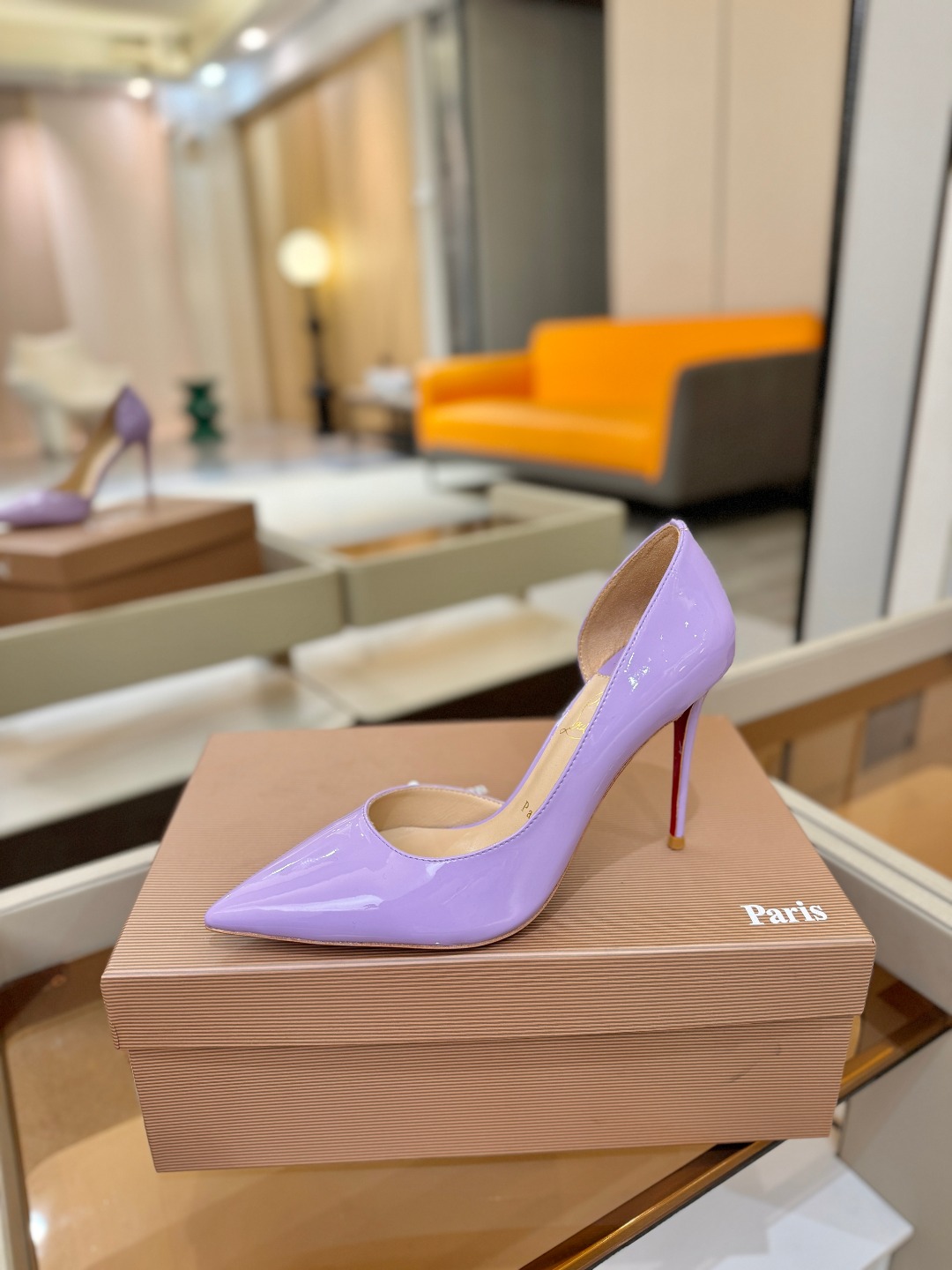 侧空单鞋（经典款）质感立体穿出时尚芭莎的气质优质皮里更加柔软透气，无敌瘦腿，穿上立马拉升腿的长度～涵深刻