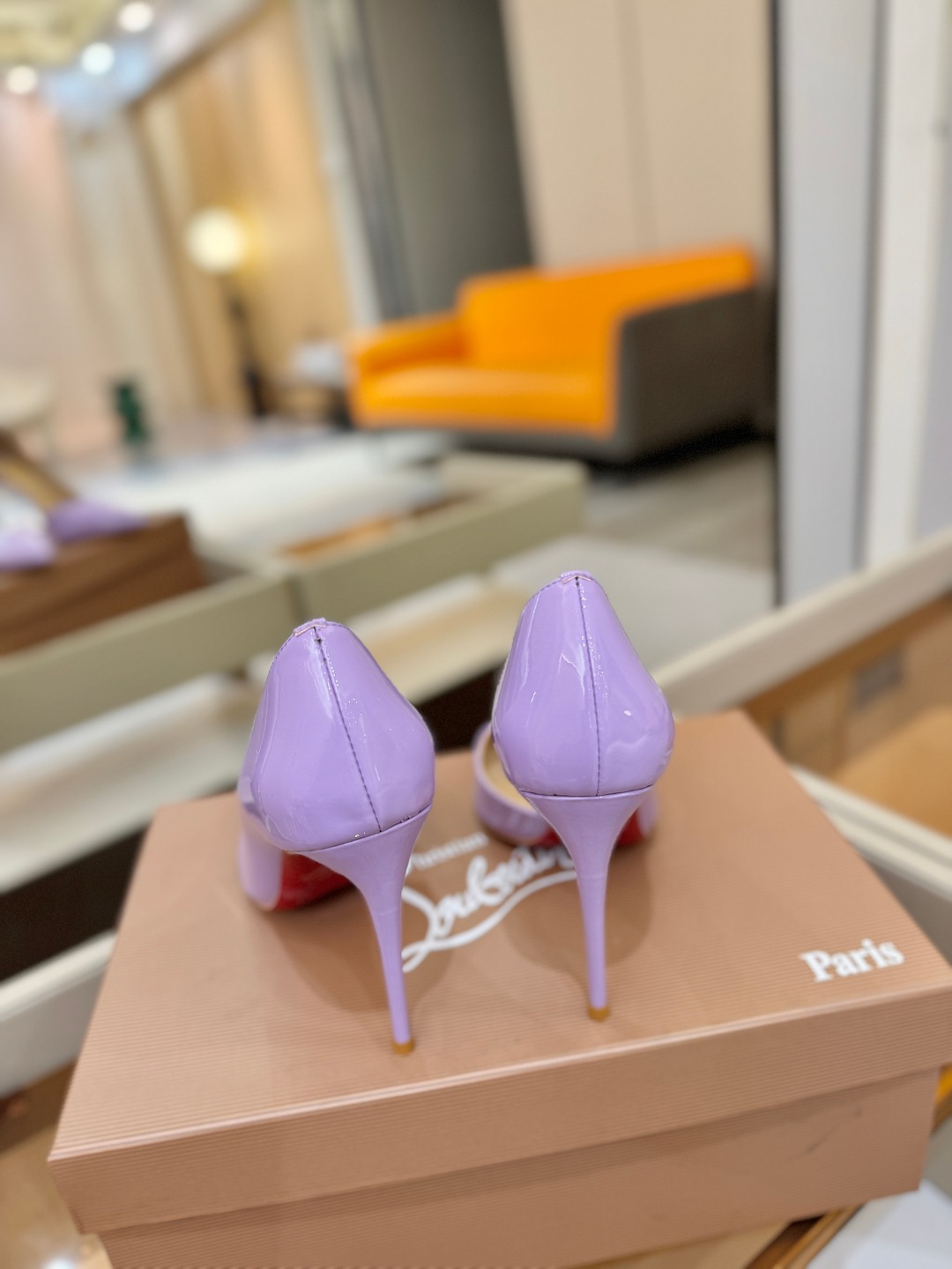 侧空单鞋（经典款）质感立体穿出时尚芭莎的气质优质皮里更加柔软透气，无敌瘦腿，穿上立马拉升腿的长度～涵深刻