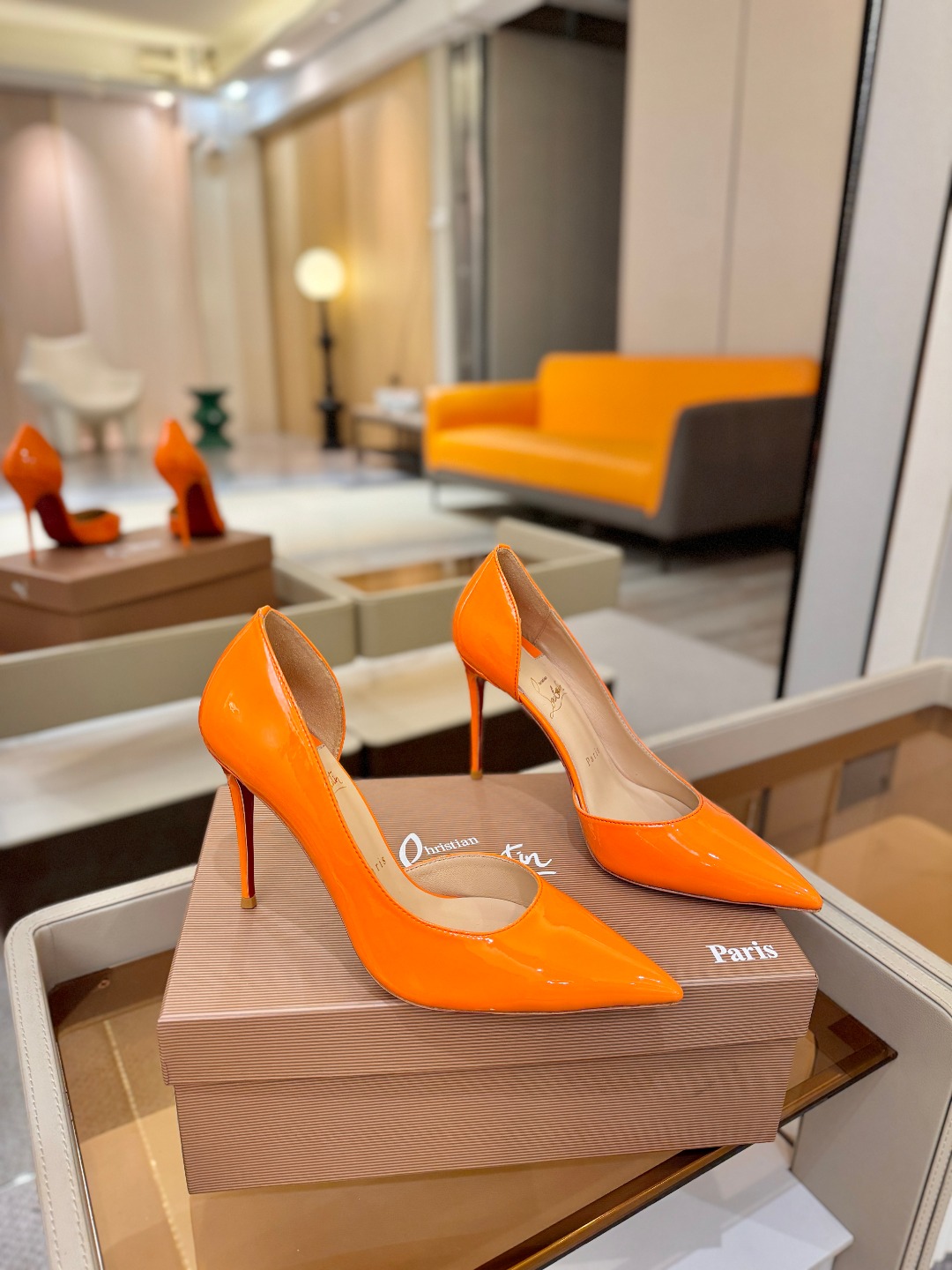 侧空单鞋（经典款）质感立体穿出时尚芭莎的气质优质皮里更加柔软透气，无敌瘦腿，穿上立马拉升腿的长度～涵深刻