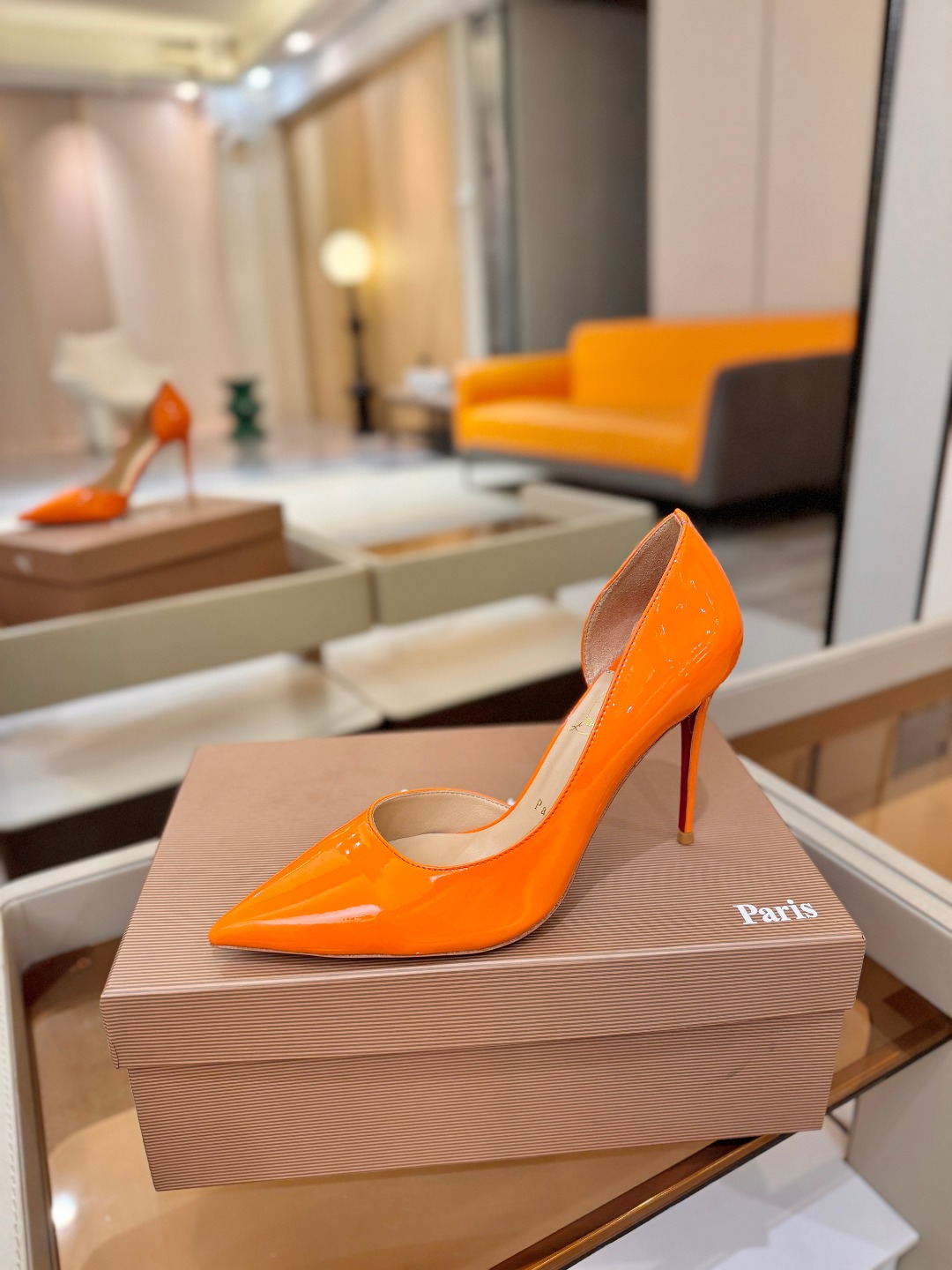 侧空单鞋（经典款）质感立体穿出时尚芭莎的气质优质皮里更加柔软透气，无敌瘦腿，穿上立马拉升腿的长度～涵深刻