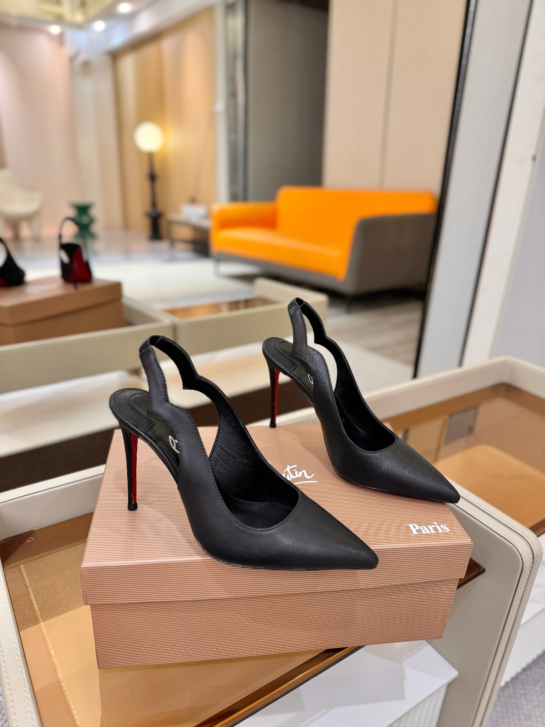 后空波浪（经典款）质感立体穿出时尚芭莎的气质优质皮里更加柔软透气，无敌瘦腿，穿上立马拉升腿的长度～涵深刻