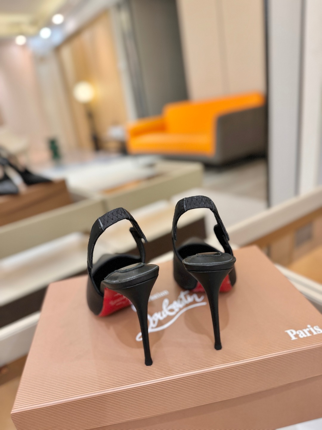 后空波浪（经典款）质感立体穿出时尚芭莎的气质优质皮里更加柔软透气，无敌瘦腿，穿上立马拉升腿的长度～涵深刻