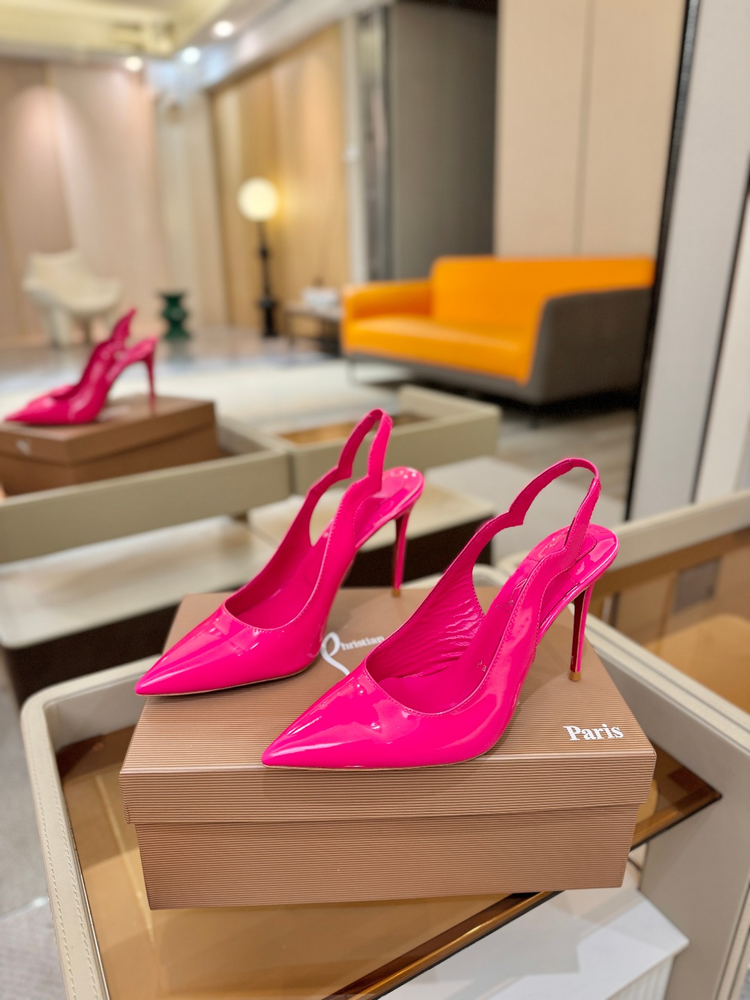 后空波浪（经典款）质感立体穿出时尚芭莎的气质优质皮里更加柔软透气，无敌瘦腿，穿上立马拉升腿的长度～涵深刻