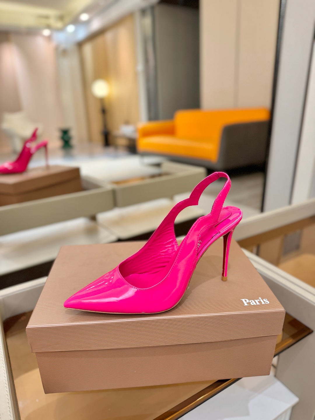 后空波浪（经典款）质感立体穿出时尚芭莎的气质优质皮里更加柔软透气，无敌瘦腿，穿上立马拉升腿的长度～涵深刻