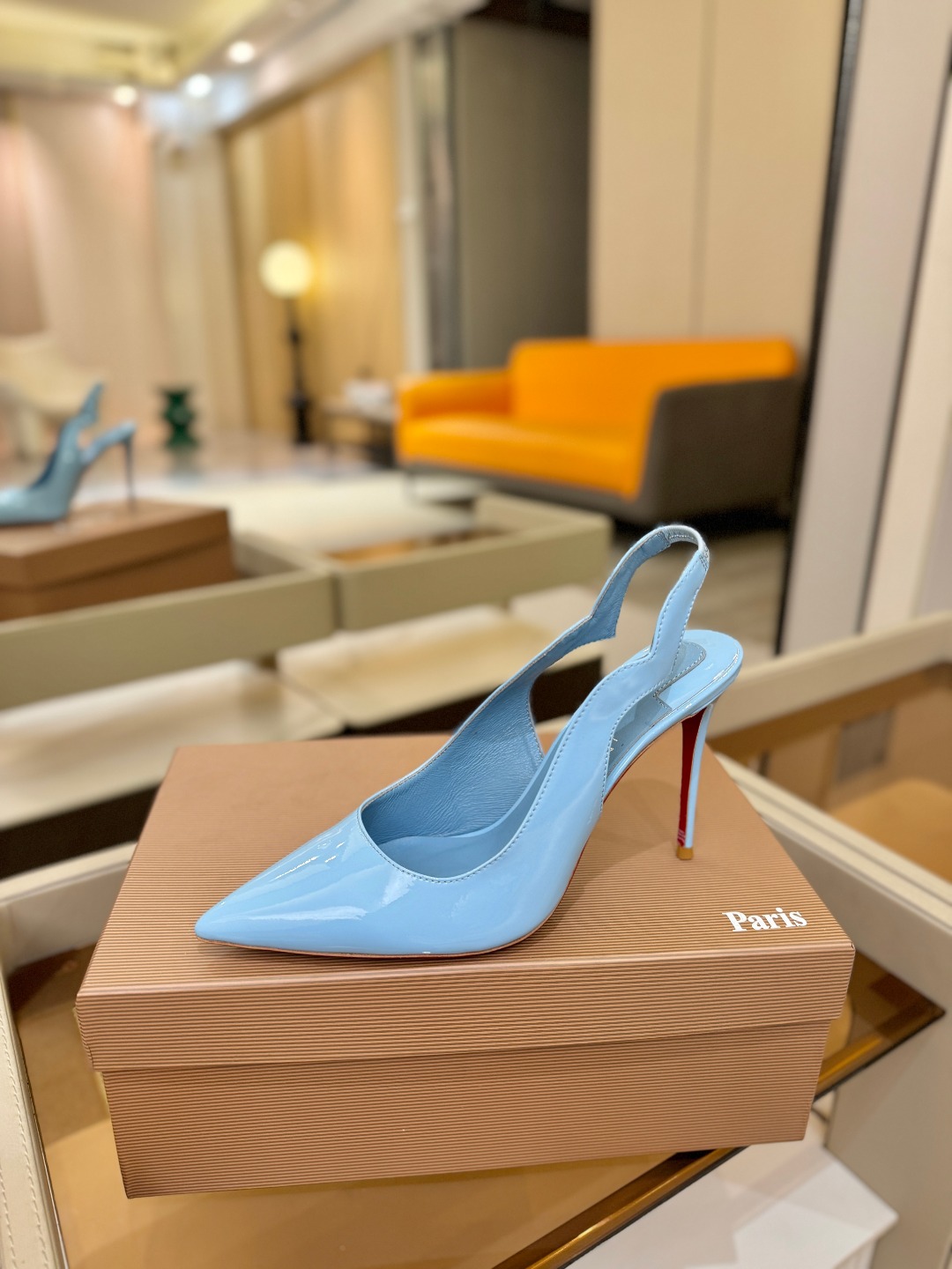 后空波浪（经典款）质感立体穿出时尚芭莎的气质优质皮里更加柔软透气，无敌瘦腿，穿上立马拉升腿的长度～涵深刻