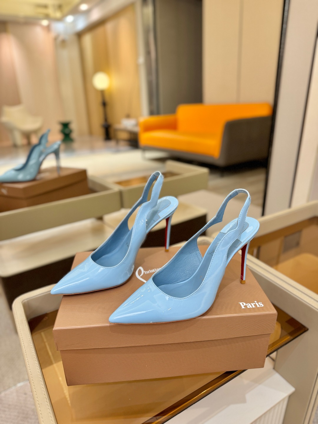 后空波浪（经典款）质感立体穿出时尚芭莎的气质优质皮里更加柔软透气，无敌瘦腿，穿上立马拉升腿的长度～涵深刻