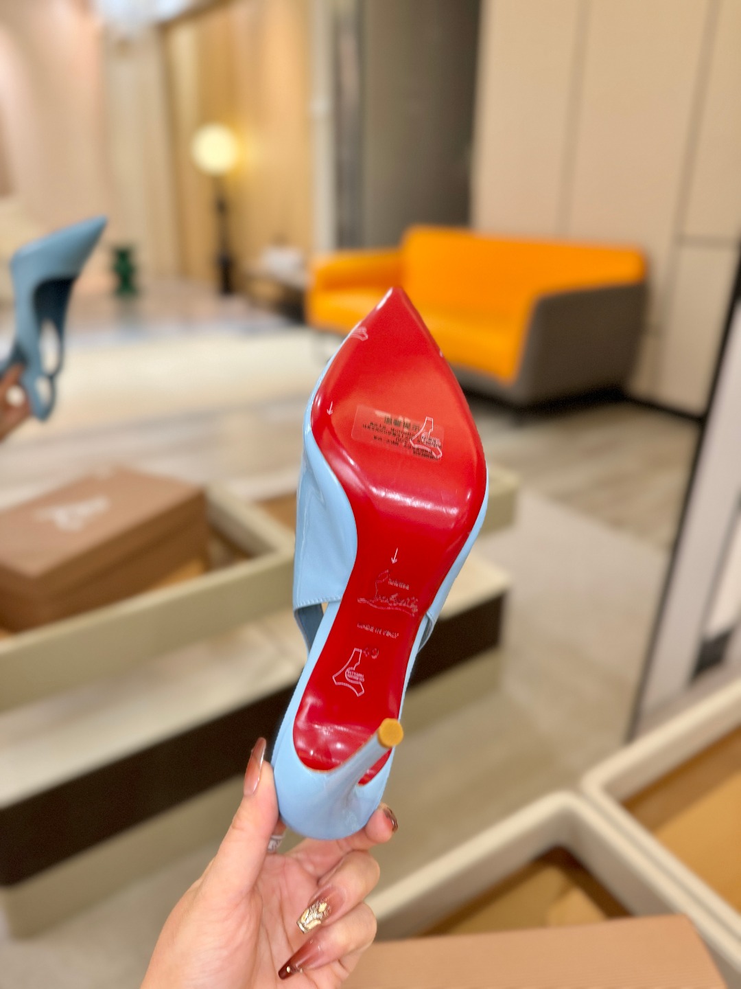 后空波浪（经典款）质感立体穿出时尚芭莎的气质优质皮里更加柔软透气，无敌瘦腿，穿上立马拉升腿的长度～涵深刻