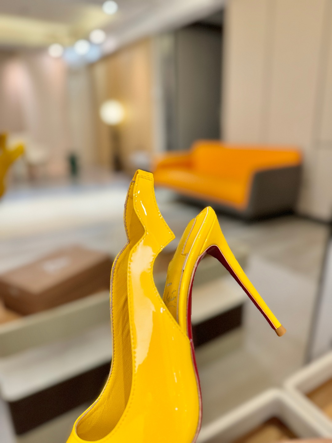 后空波浪（经典款）质感立体穿出时尚芭莎的气质优质皮里更加柔软透气，无敌瘦腿，穿上立马拉升腿的长度～涵深刻