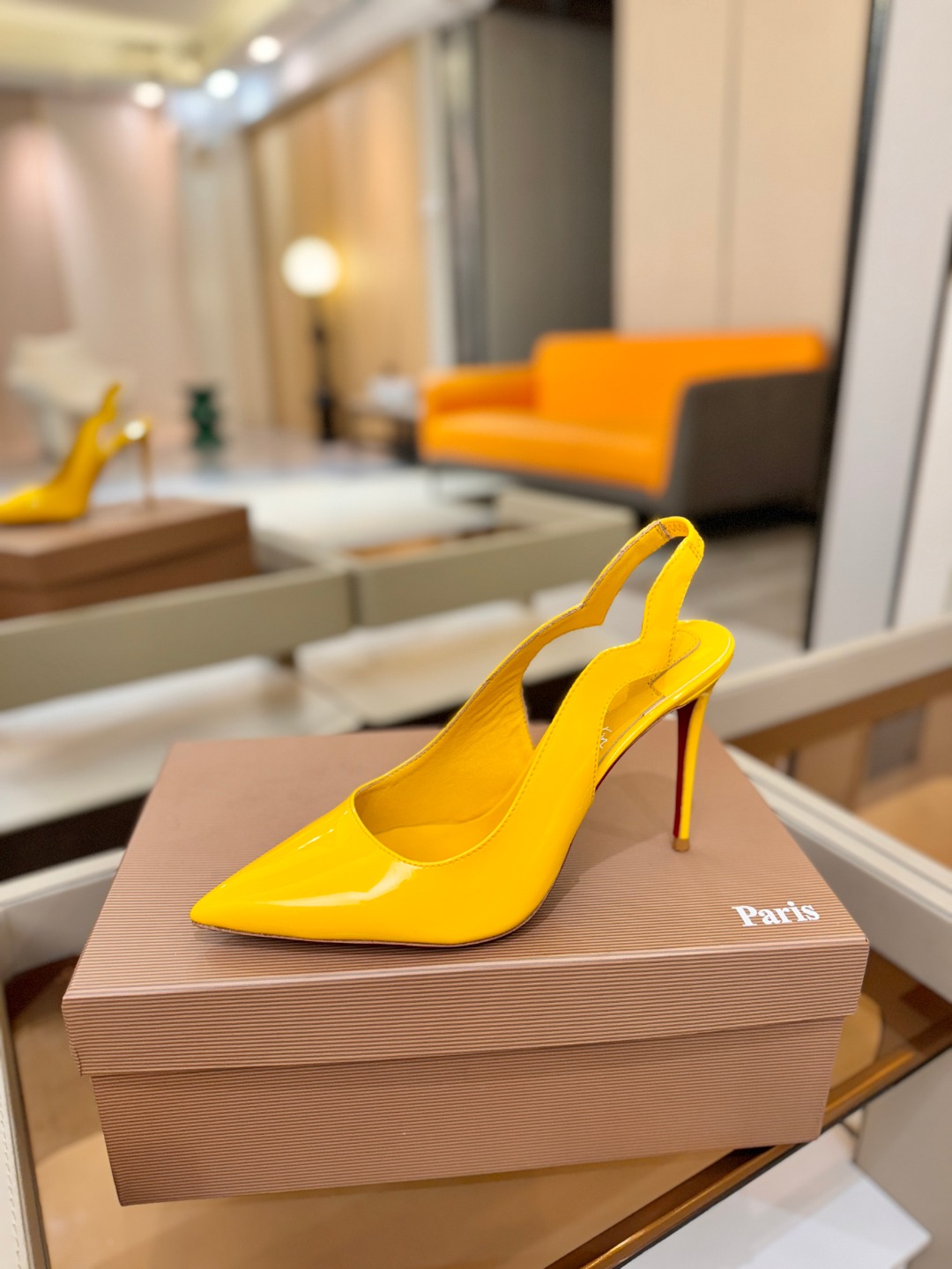 后空波浪（经典款）质感立体穿出时尚芭莎的气质优质皮里更加柔软透气，无敌瘦腿，穿上立马拉升腿的长度～涵深刻