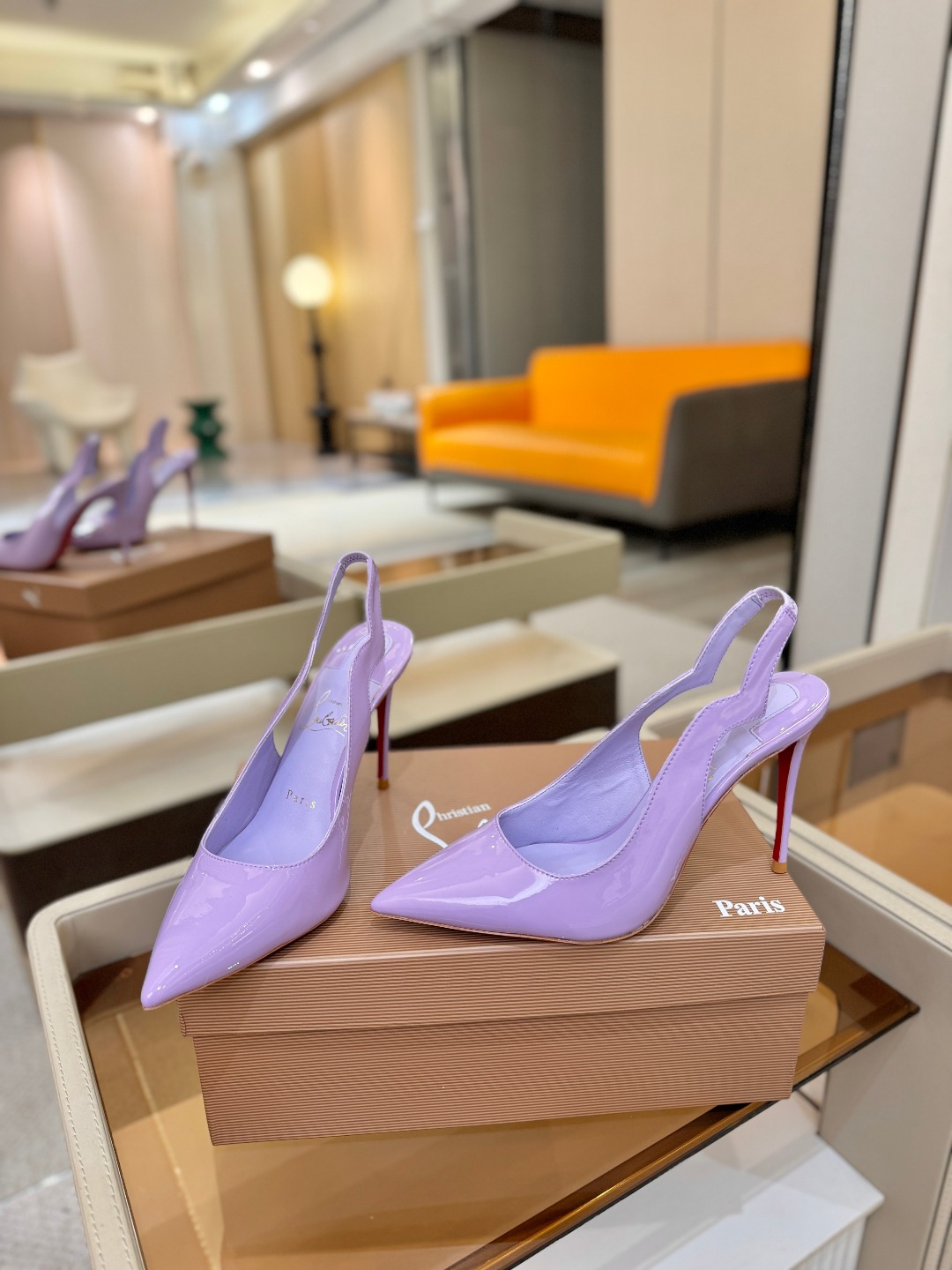 后空波浪（经典款）质感立体穿出时尚芭莎的气质优质皮里更加柔软透气，无敌瘦腿，穿上立马拉升腿的长度～涵深刻