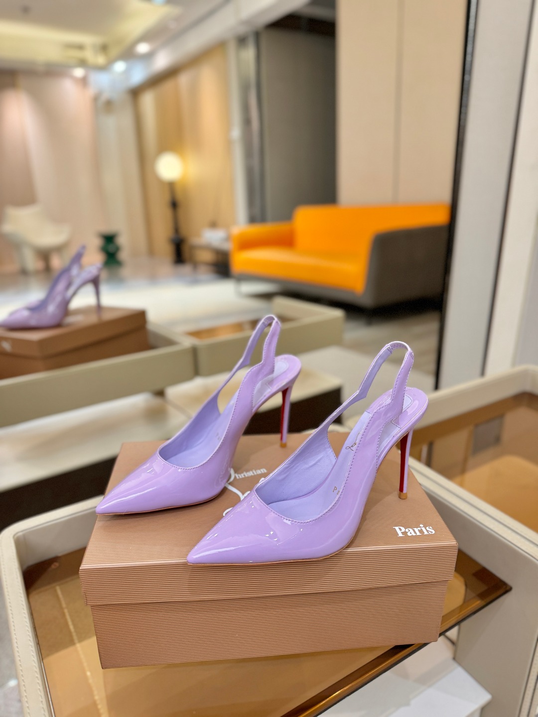 后空波浪（经典款）质感立体穿出时尚芭莎的气质优质皮里更加柔软透气，无敌瘦腿，穿上立马拉升腿的长度～涵深刻