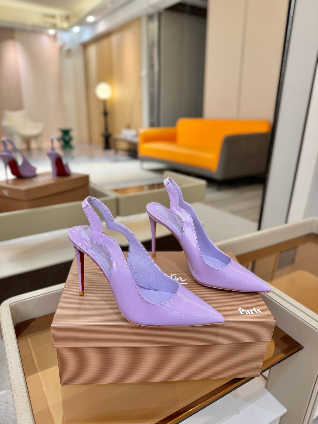 后空波浪（经典款）质感立体穿出时尚芭莎的气质优质皮里更加柔软透气，无敌瘦腿，穿上立马拉升腿的长度～涵深刻