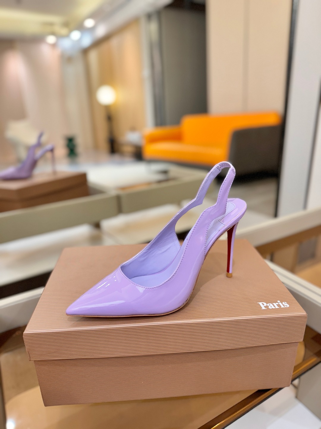 后空波浪（经典款）质感立体穿出时尚芭莎的气质优质皮里更加柔软透气，无敌瘦腿，穿上立马拉升腿的长度～涵深刻