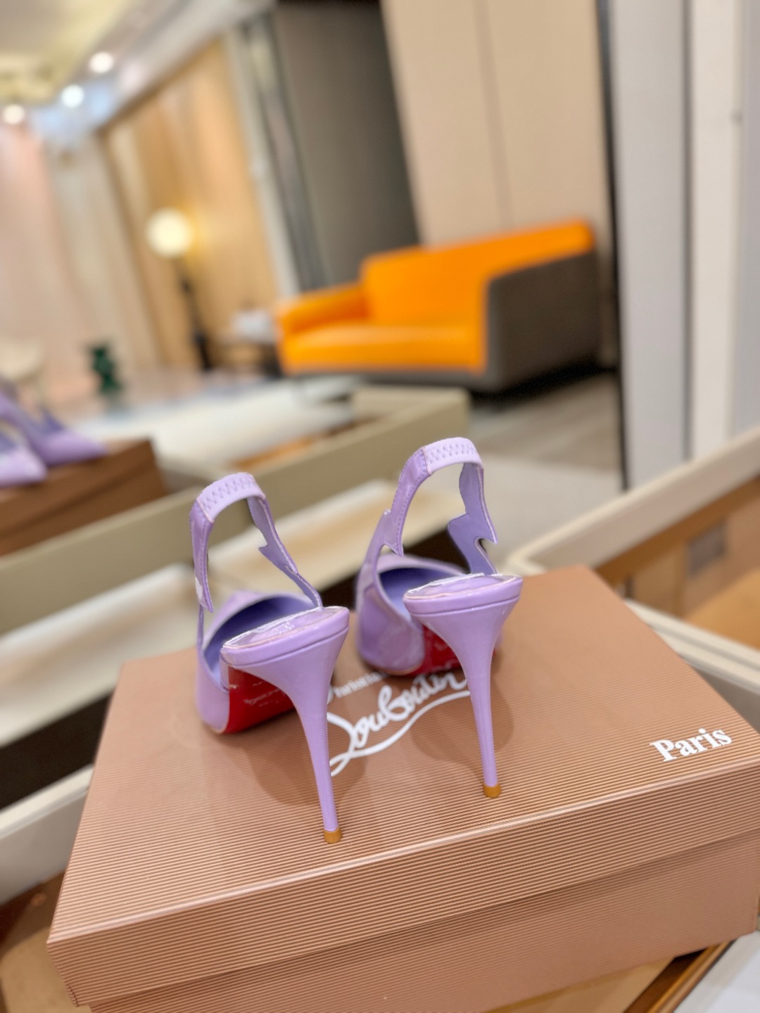 后空波浪（经典款）质感立体穿出时尚芭莎的气质优质皮里更加柔软透气，无敌瘦腿，穿上立马拉升腿的长度～涵深刻