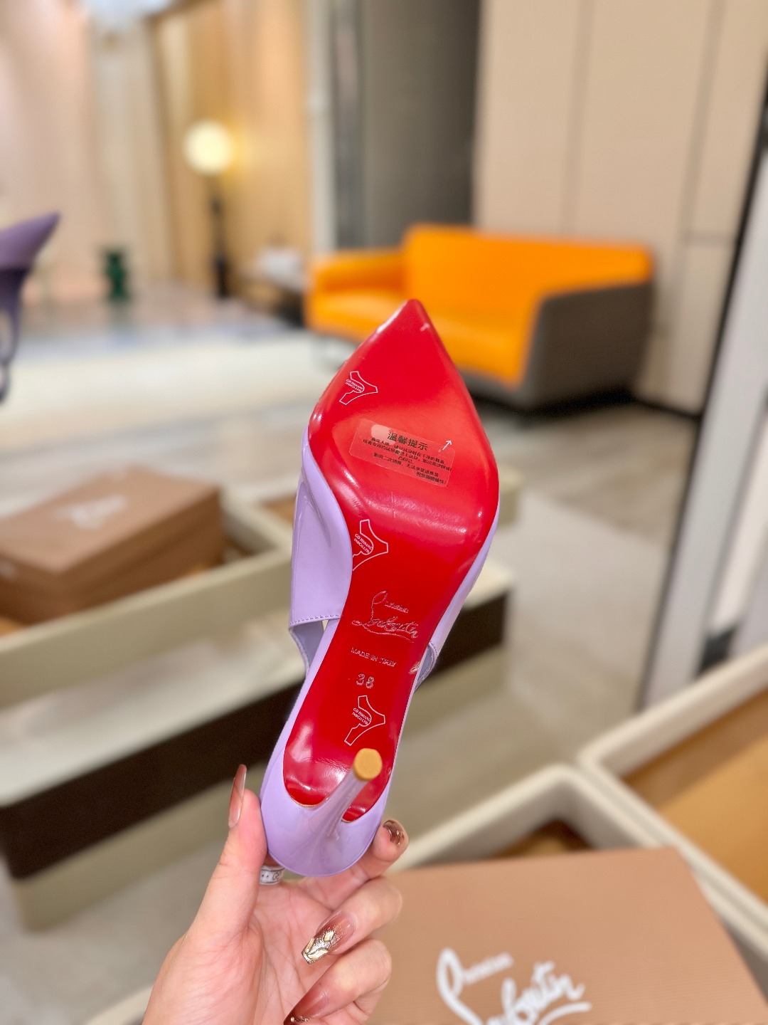 后空波浪（经典款）质感立体穿出时尚芭莎的气质优质皮里更加柔软透气，无敌瘦腿，穿上立马拉升腿的长度～涵深刻