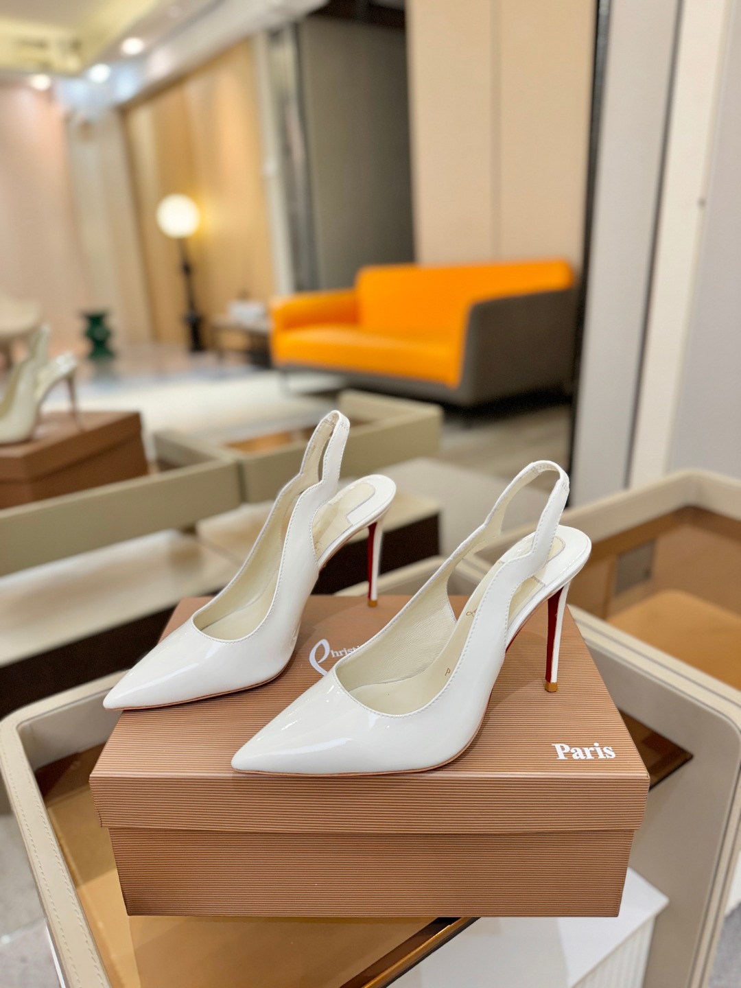 后空波浪（经典款）质感立体穿出时尚芭莎的气质优质皮里更加柔软透气，无敌瘦腿，穿上立马拉升腿的长度～涵深刻