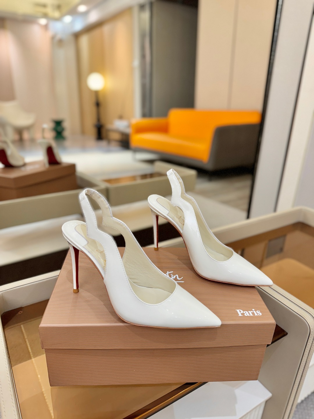 后空波浪（经典款）质感立体穿出时尚芭莎的气质优质皮里更加柔软透气，无敌瘦腿，穿上立马拉升腿的长度～涵深刻