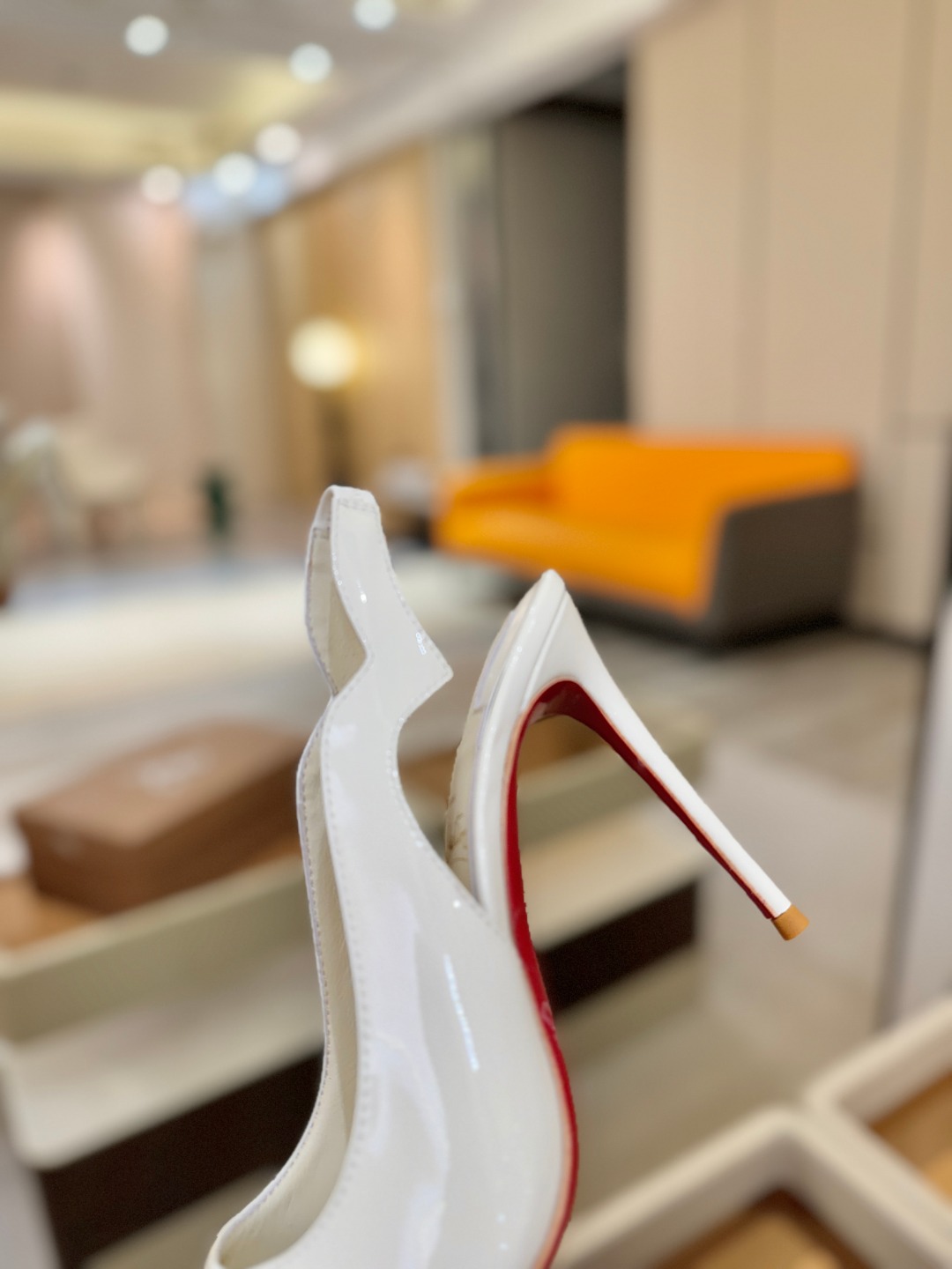 后空波浪（经典款）质感立体穿出时尚芭莎的气质优质皮里更加柔软透气，无敌瘦腿，穿上立马拉升腿的长度～涵深刻