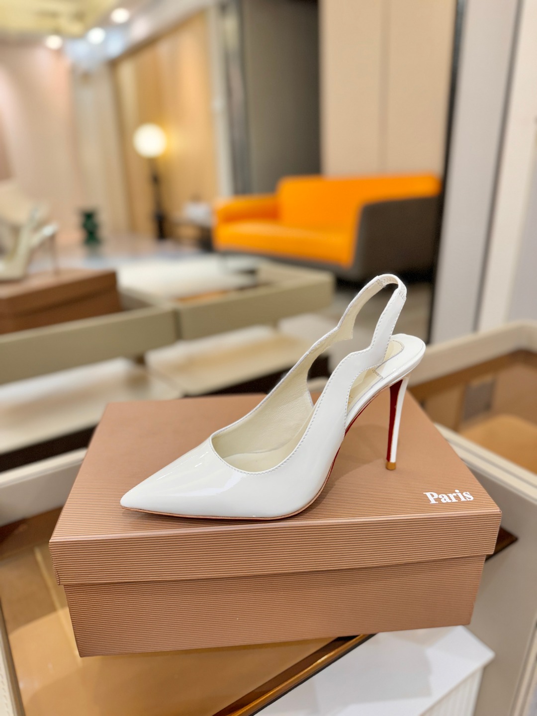 后空波浪（经典款）质感立体穿出时尚芭莎的气质优质皮里更加柔软透气，无敌瘦腿，穿上立马拉升腿的长度～涵深刻