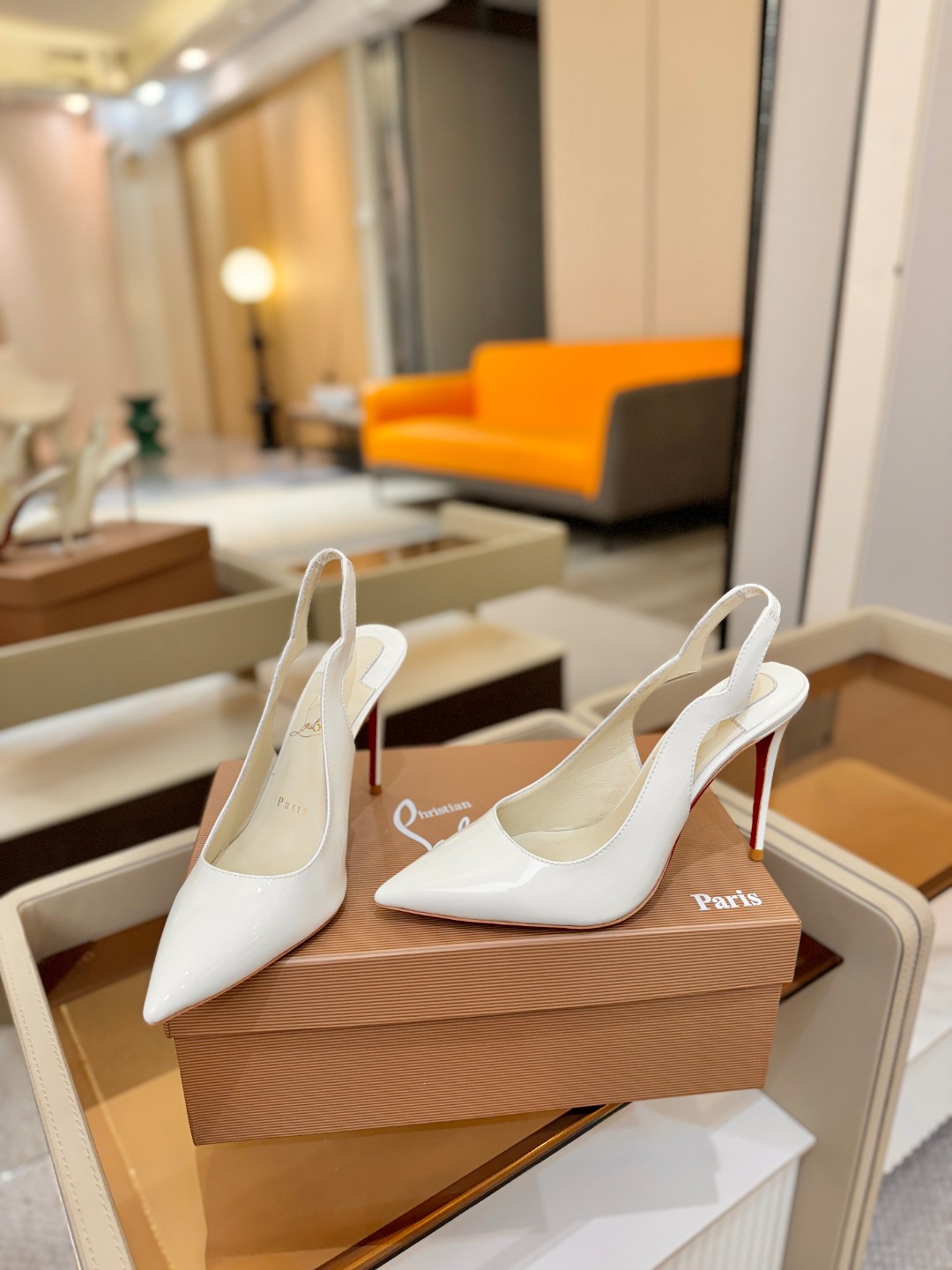 后空波浪（经典款）质感立体穿出时尚芭莎的气质优质皮里更加柔软透气，无敌瘦腿，穿上立马拉升腿的长度～涵深刻