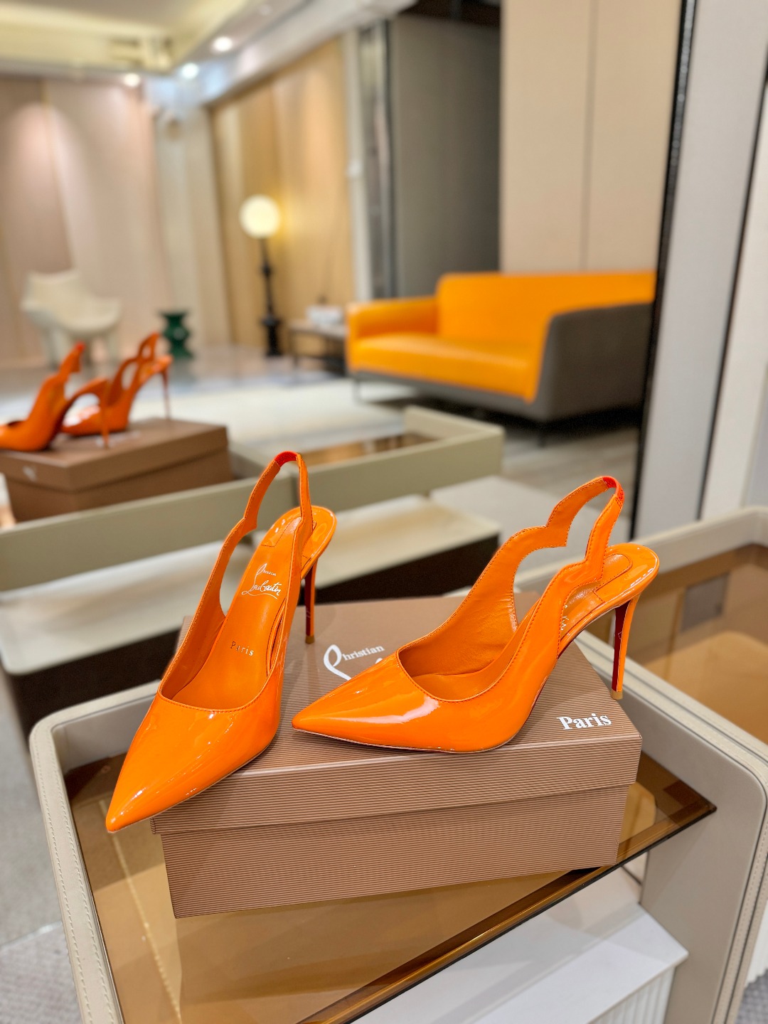 后空波浪（经典款）质感立体穿出时尚芭莎的气质优质皮里更加柔软透气，无敌瘦腿，穿上立马拉升腿的长度～涵深刻