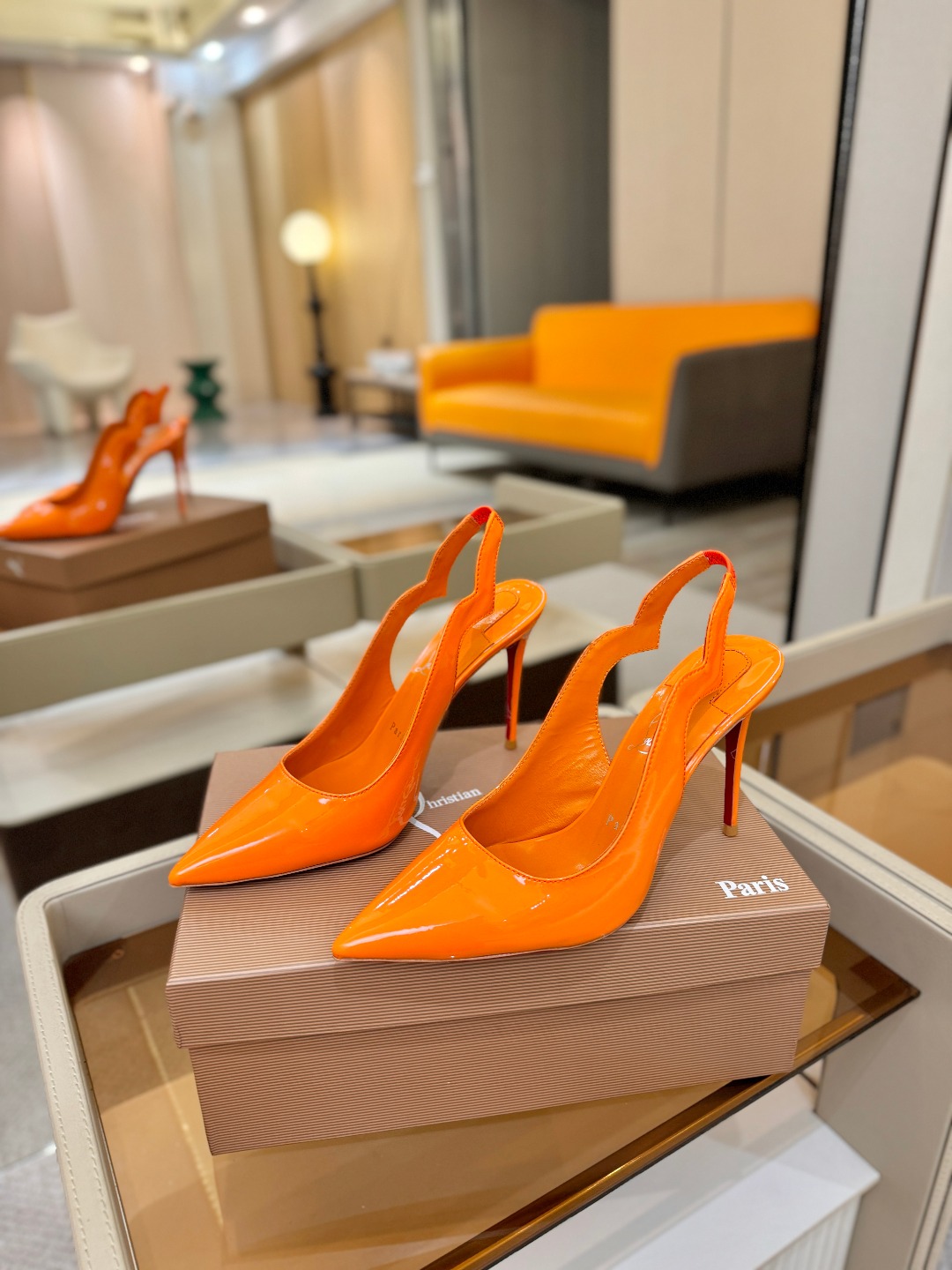 后空波浪（经典款）质感立体穿出时尚芭莎的气质优质皮里更加柔软透气，无敌瘦腿，穿上立马拉升腿的长度～涵深刻