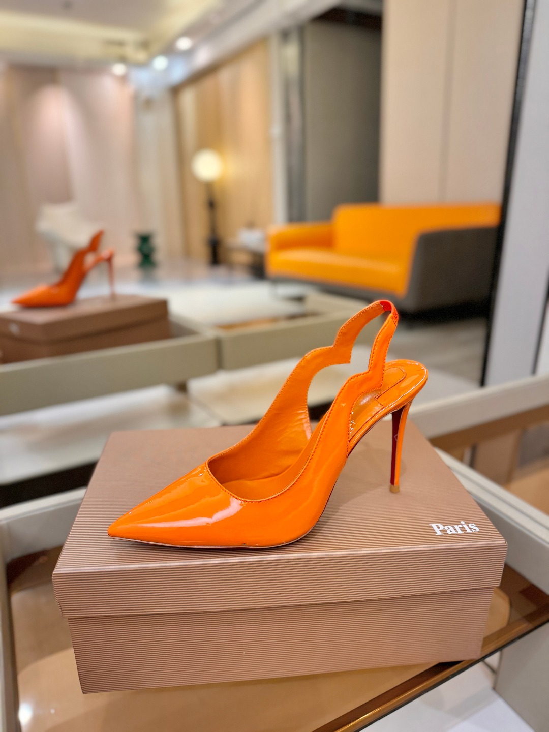 后空波浪（经典款）质感立体穿出时尚芭莎的气质优质皮里更加柔软透气，无敌瘦腿，穿上立马拉升腿的长度～涵深刻