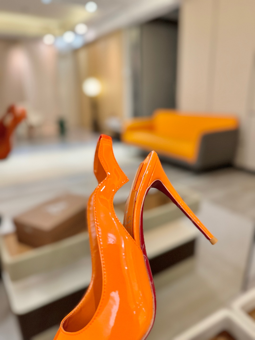 后空波浪（经典款）质感立体穿出时尚芭莎的气质优质皮里更加柔软透气，无敌瘦腿，穿上立马拉升腿的长度～涵深刻