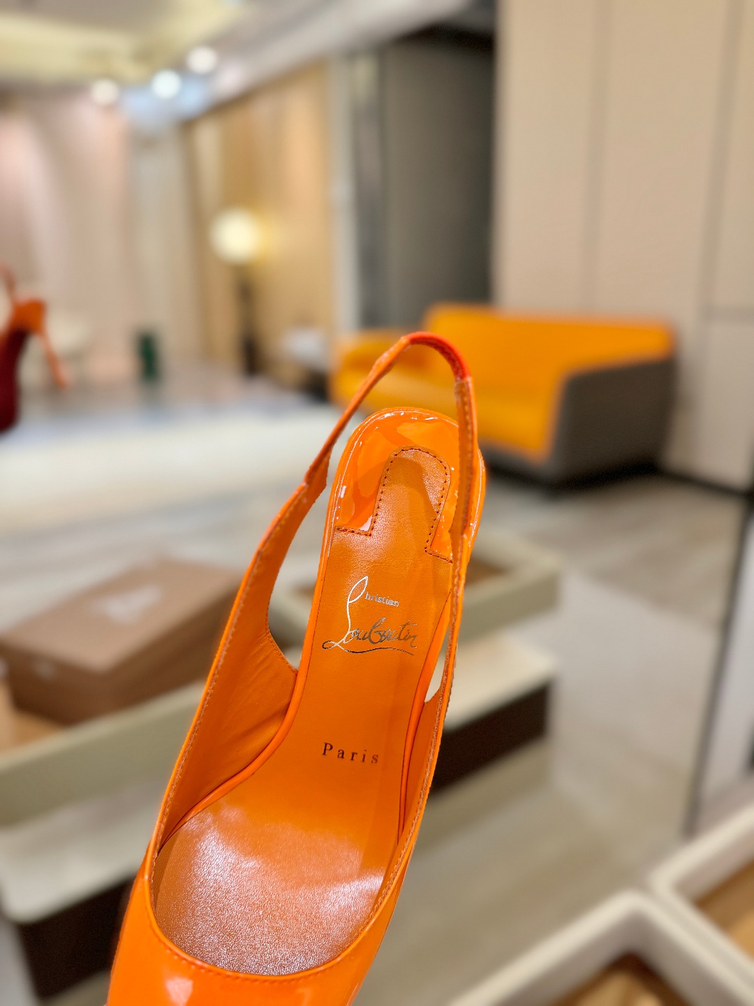 后空波浪（经典款）质感立体穿出时尚芭莎的气质优质皮里更加柔软透气，无敌瘦腿，穿上立马拉升腿的长度～涵深刻