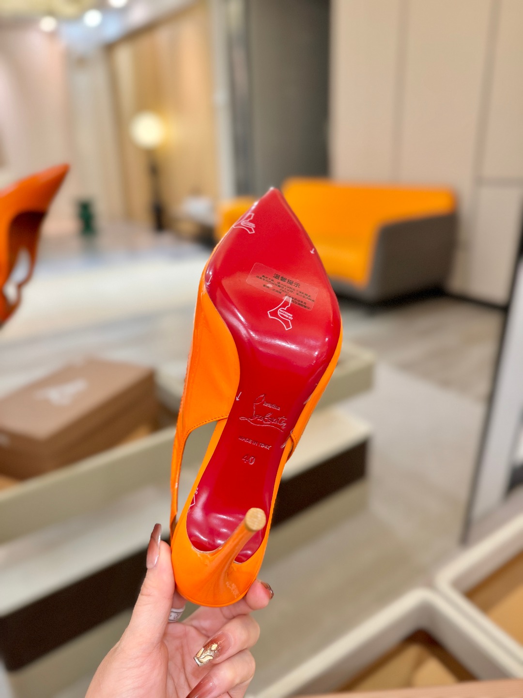 后空波浪（经典款）质感立体穿出时尚芭莎的气质优质皮里更加柔软透气，无敌瘦腿，穿上立马拉升腿的长度～涵深刻