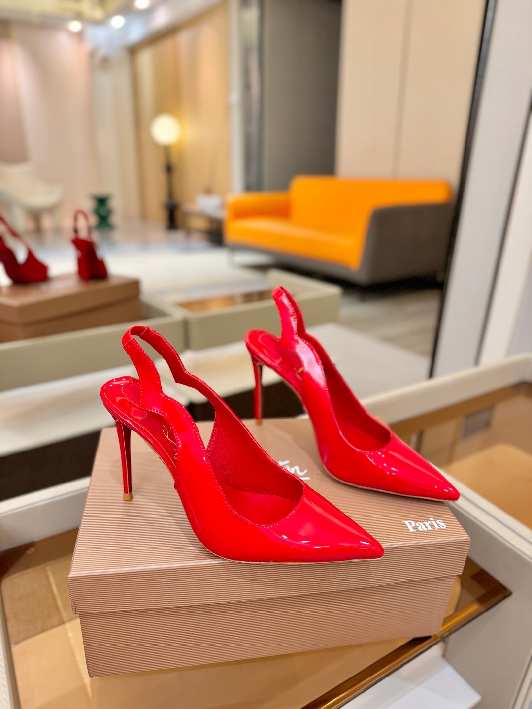 后空波浪（经典款）质感立体穿出时尚芭莎的气质优质皮里更加柔软透气，无敌瘦腿，穿上立马拉升腿的长度～涵深刻