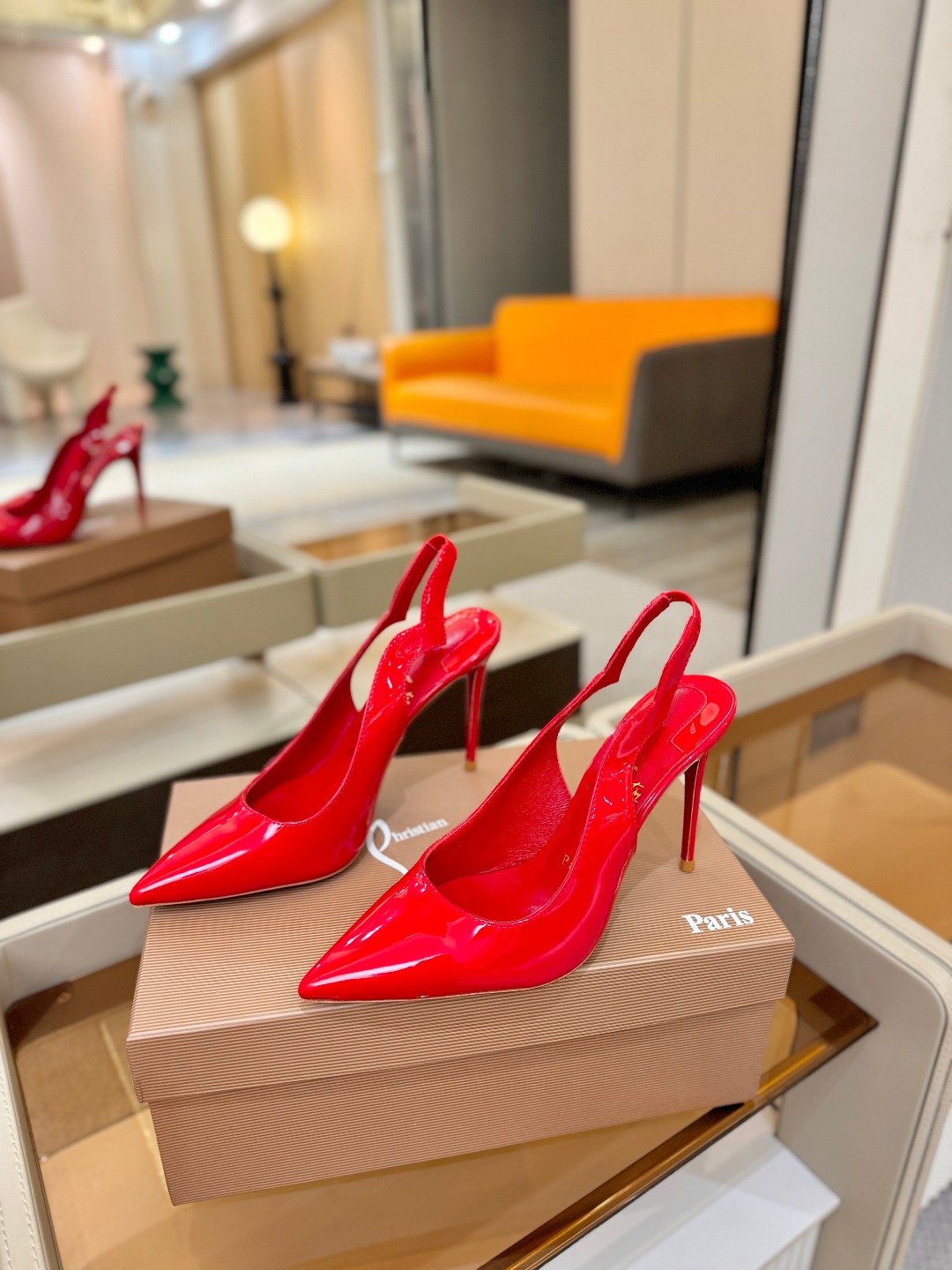 后空波浪（经典款）质感立体穿出时尚芭莎的气质优质皮里更加柔软透气，无敌瘦腿，穿上立马拉升腿的长度～涵深刻